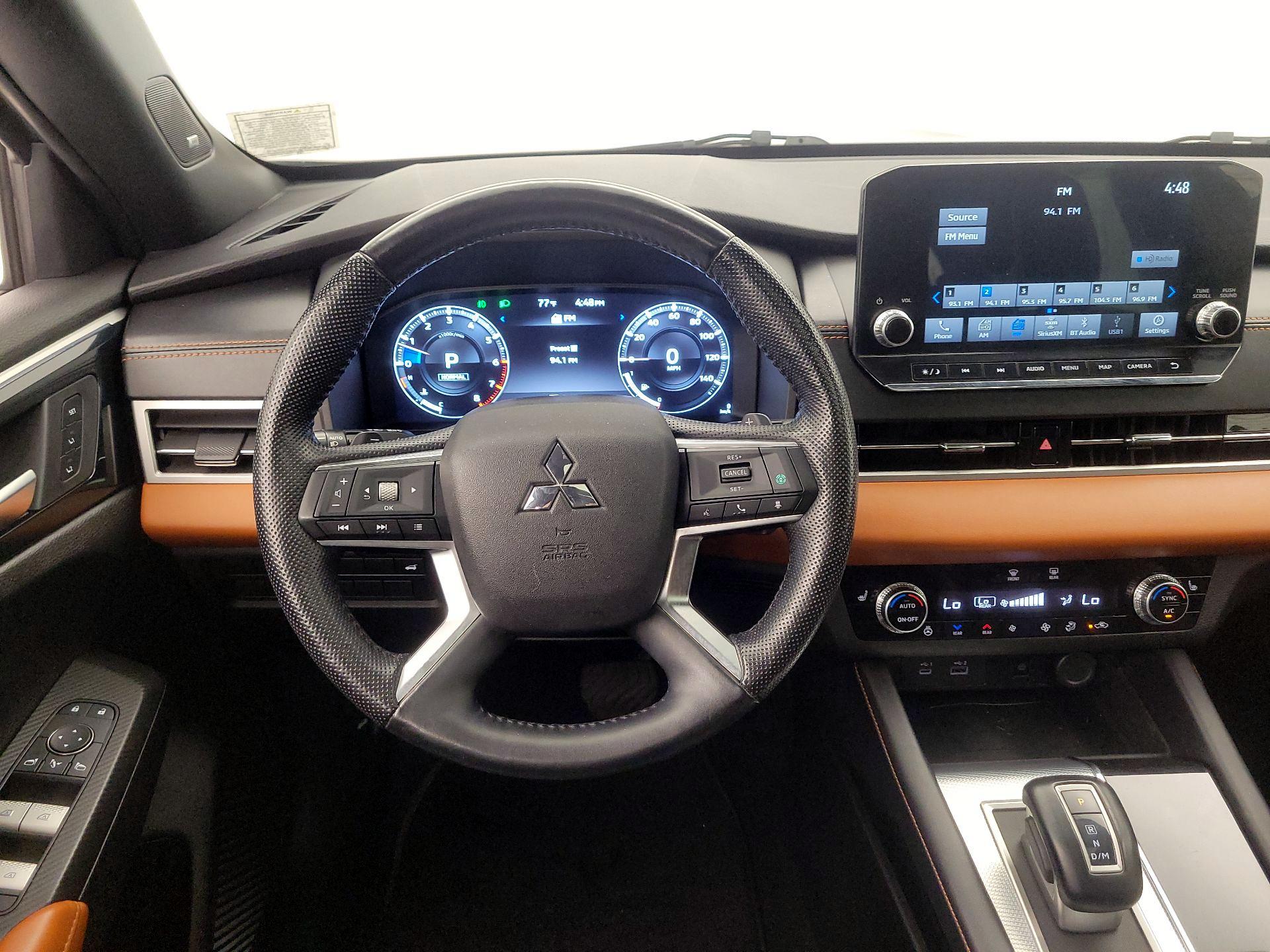 Thumbnail: 2022 Mitsubishi Outlander - 10