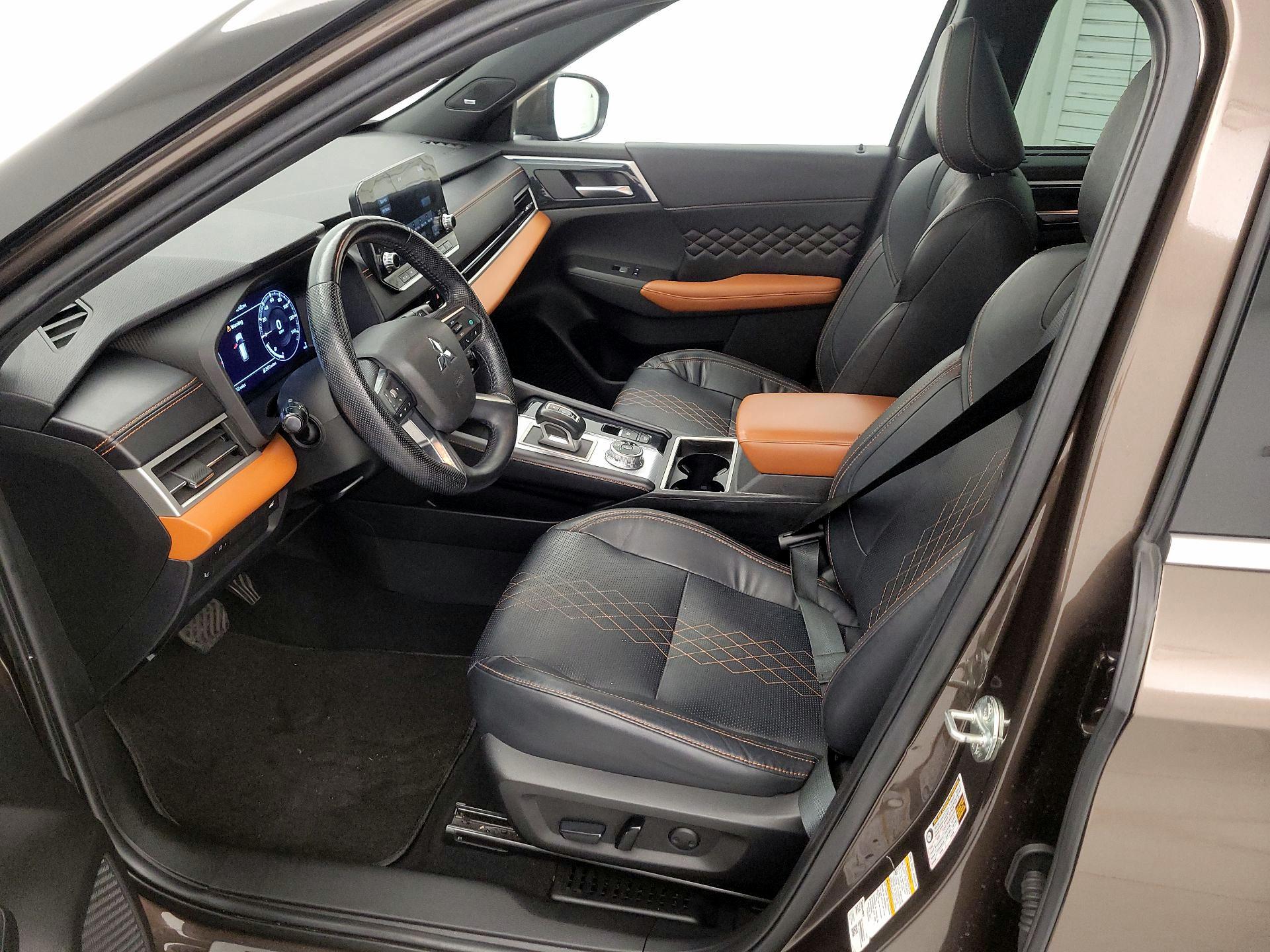 Thumbnail: 2022 Mitsubishi Outlander - 11