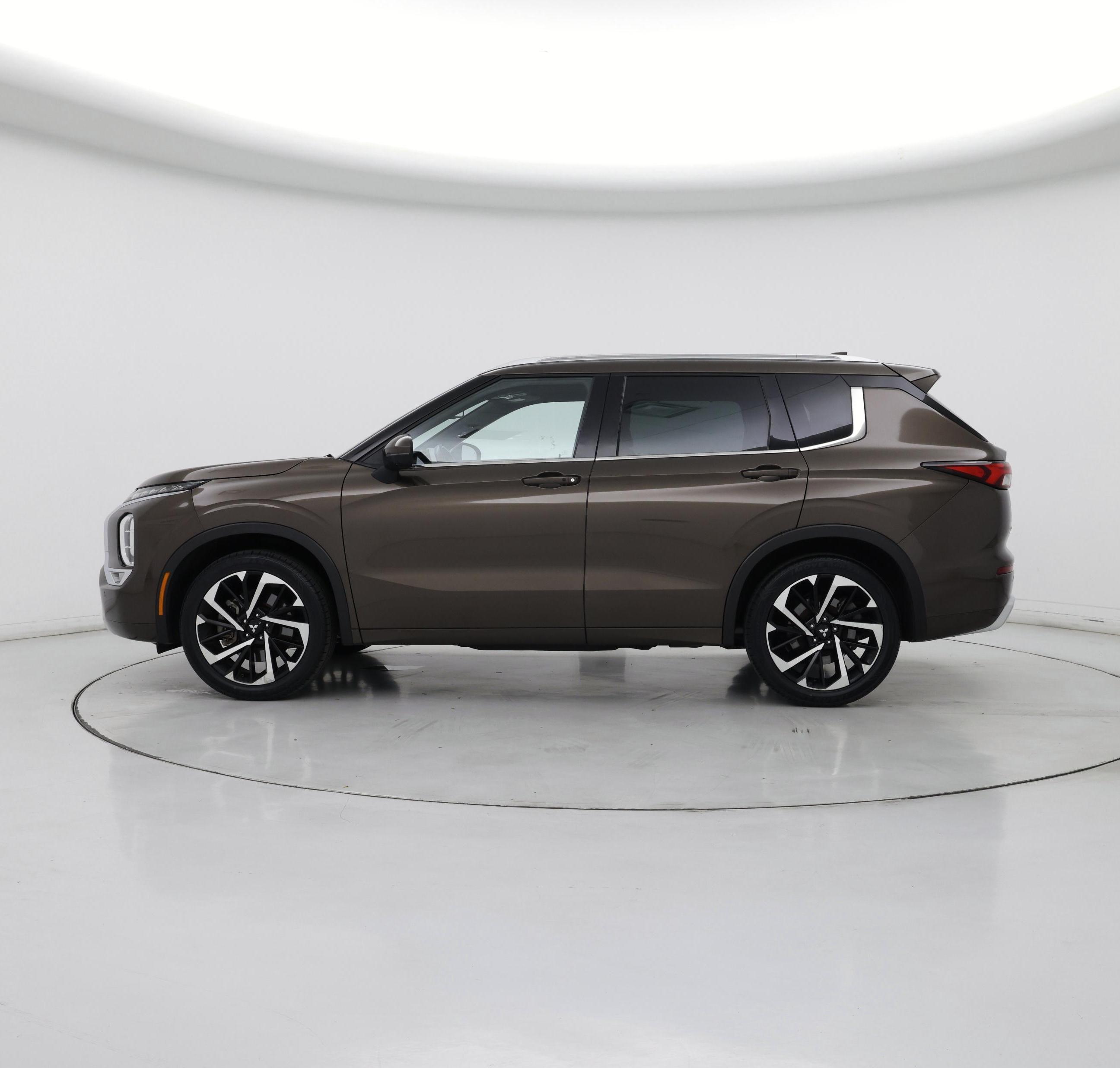 Thumbnail: 2022 Mitsubishi Outlander - 3