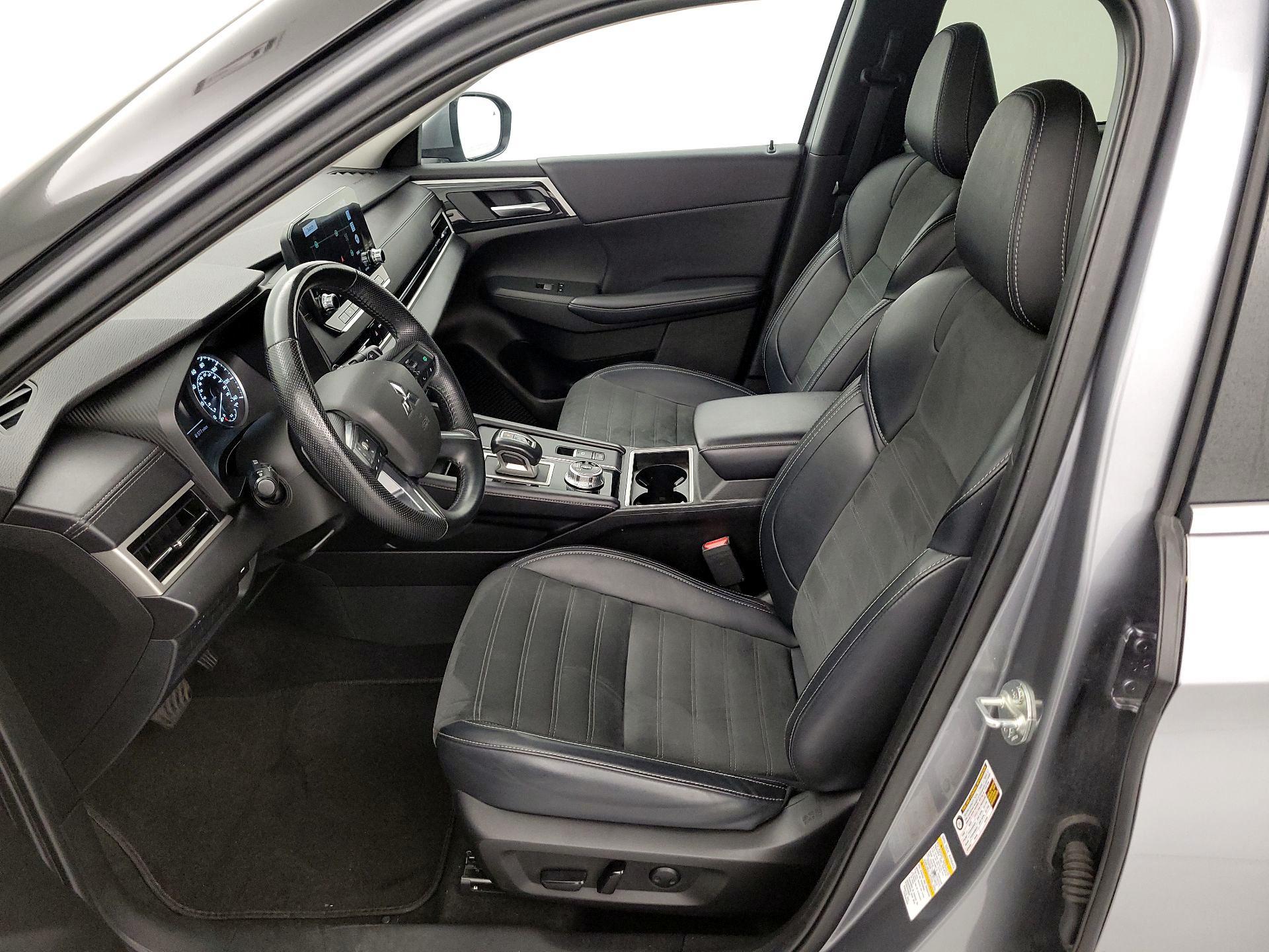Thumbnail: 2024 Mitsubishi Outlander - 11