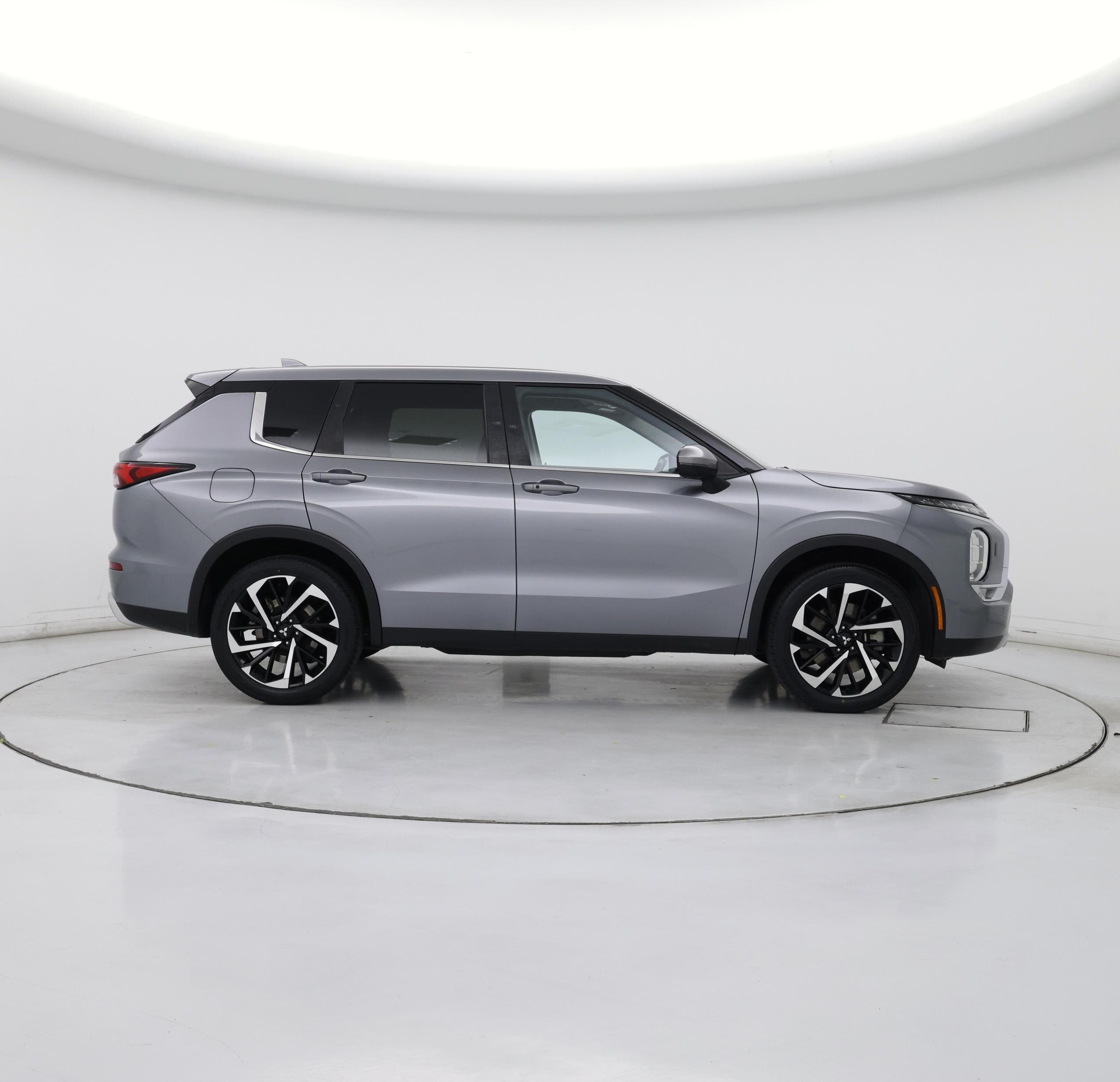 Thumbnail: 2024 Mitsubishi Outlander - 7