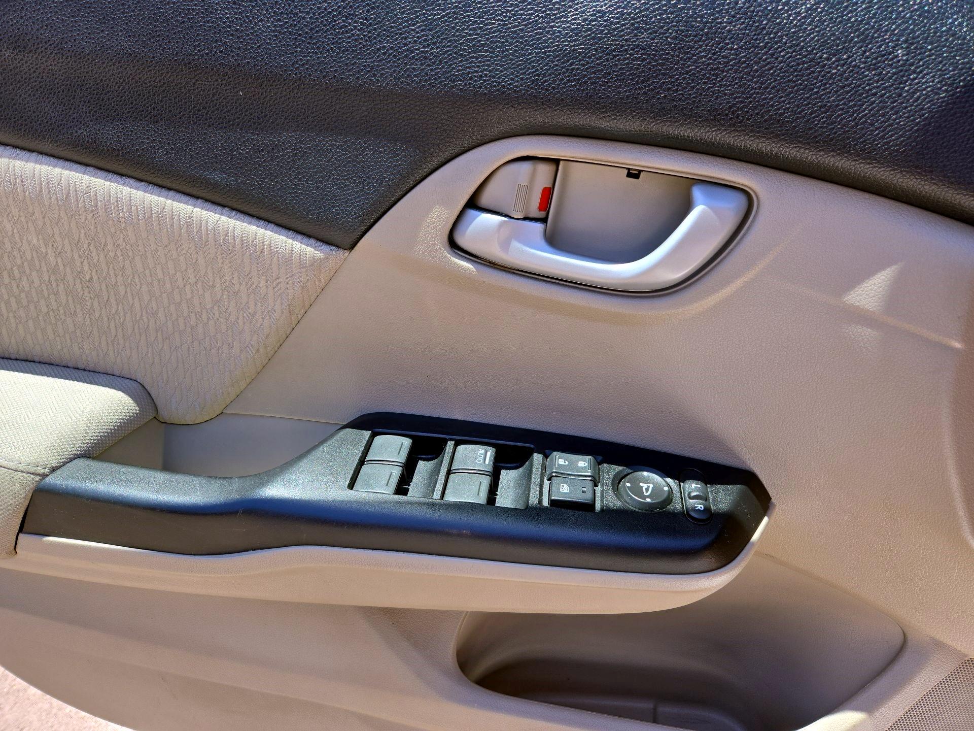 Thumbnail: 2015 Honda Civic - 10