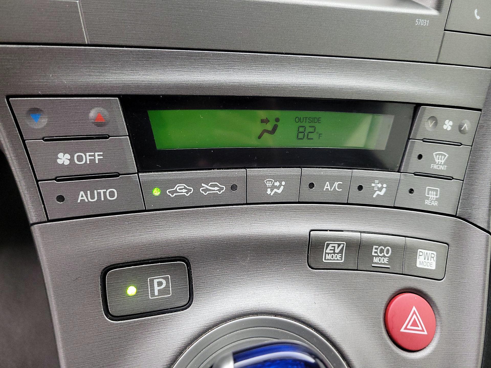 Thumbnail: 2015 Toyota Prius - 16