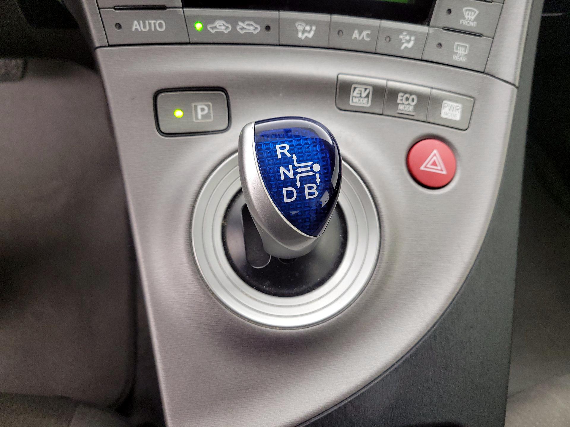 Thumbnail: 2015 Toyota Prius - 17