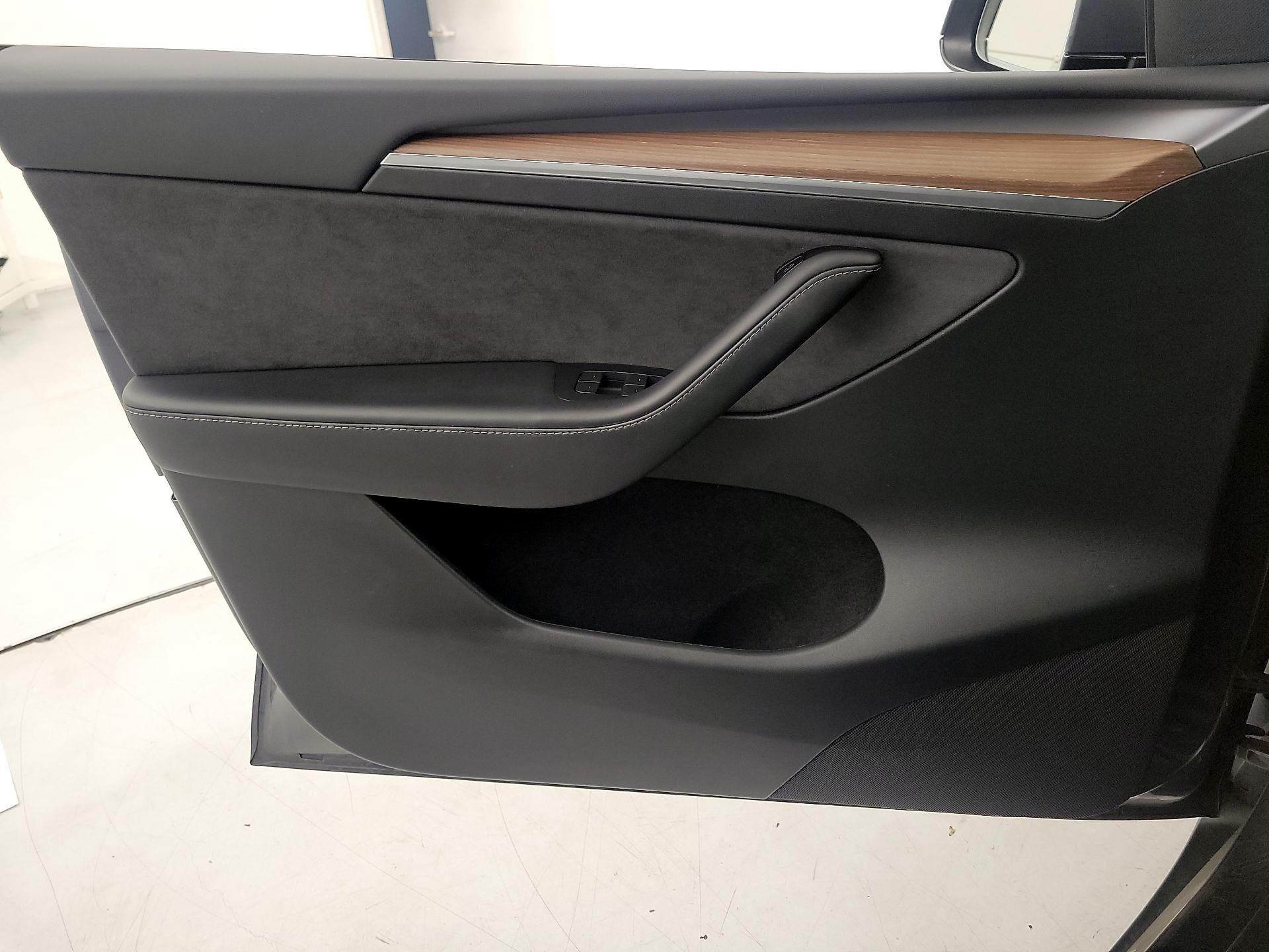 Thumbnail: 2023 Tesla Model Y - 12