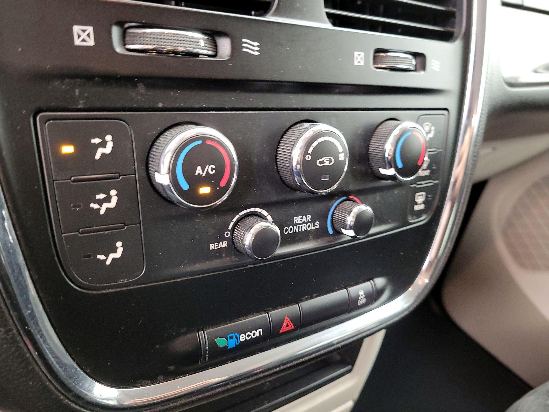 Thumbnail: 2017 Dodge Grand Caravan - 16