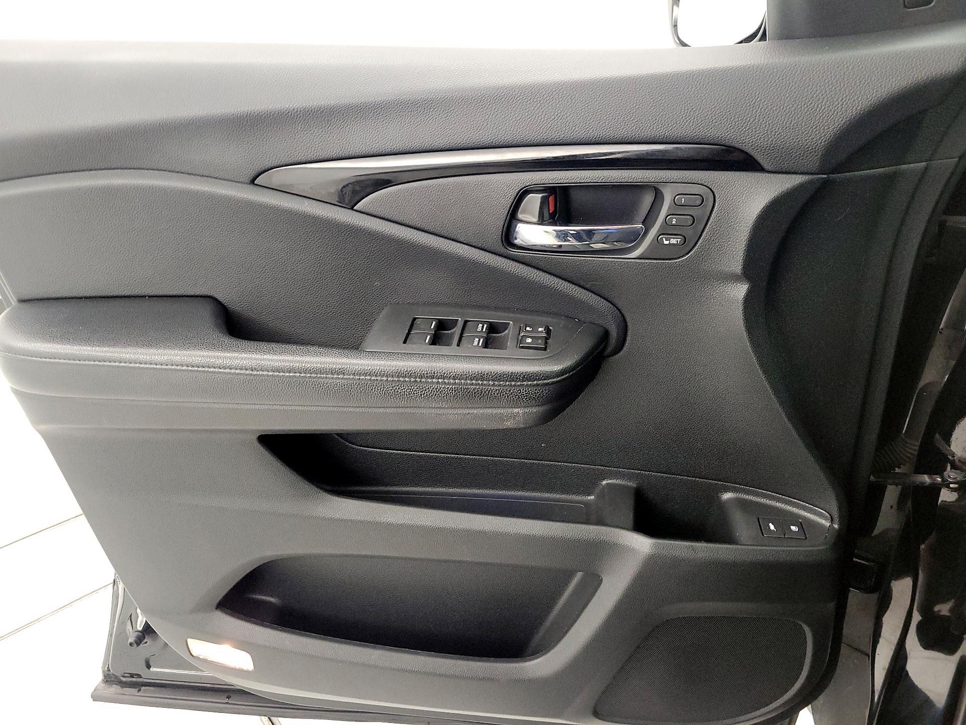 Thumbnail: 2016 Honda Pilot - 12