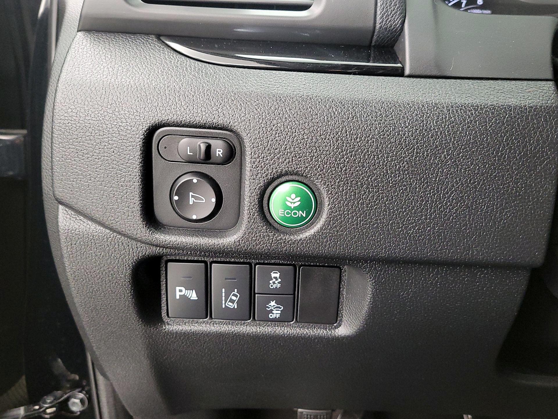 Thumbnail: 2016 Honda Pilot - 13