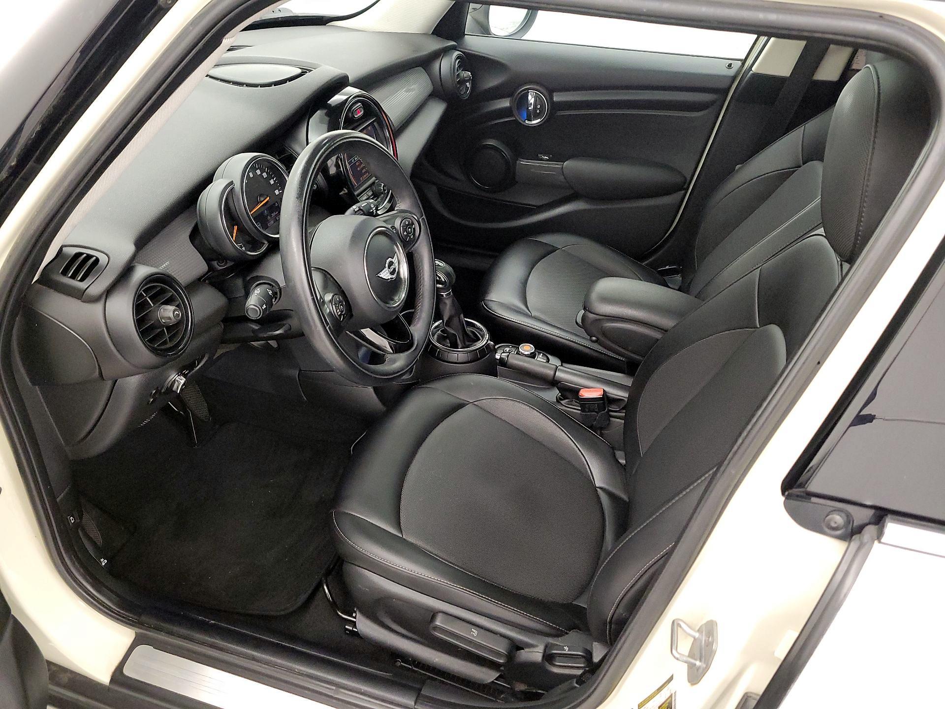 Thumbnail: 2016 MINI Cooper Hardtop - 11