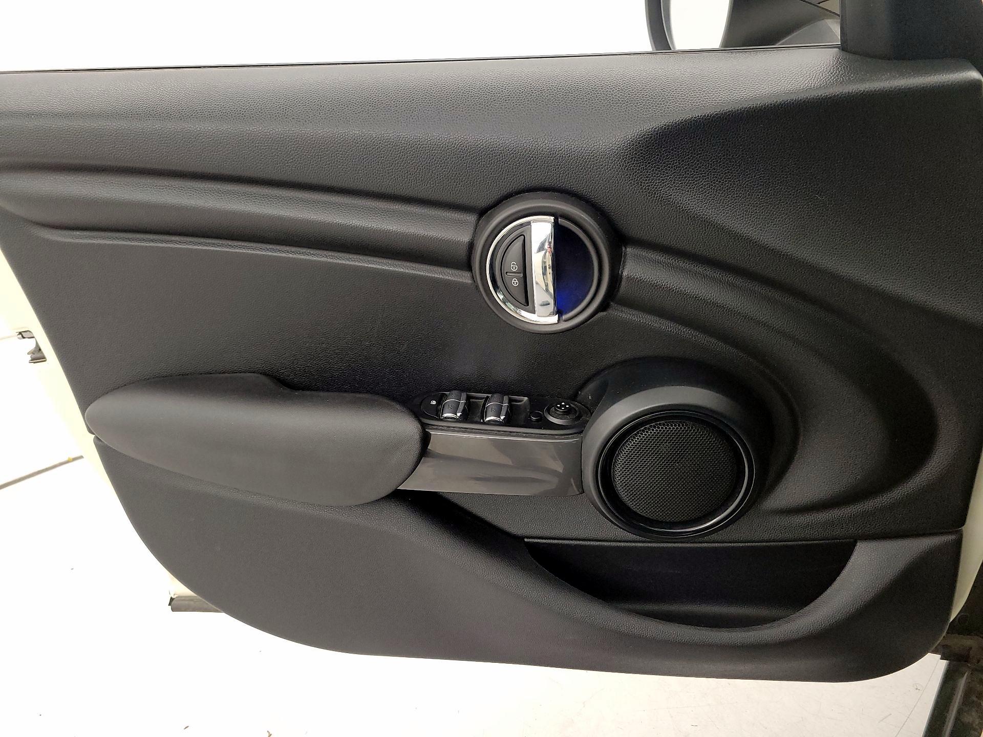 Thumbnail: 2016 MINI Cooper Hardtop - 12