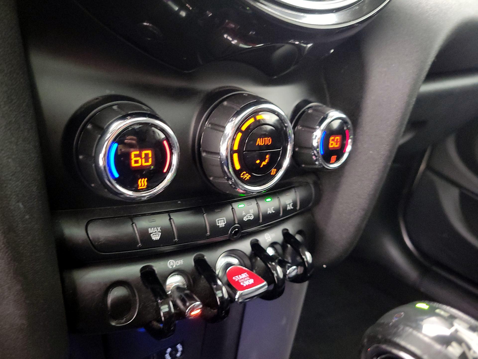 Thumbnail: 2016 MINI Cooper Hardtop - 15