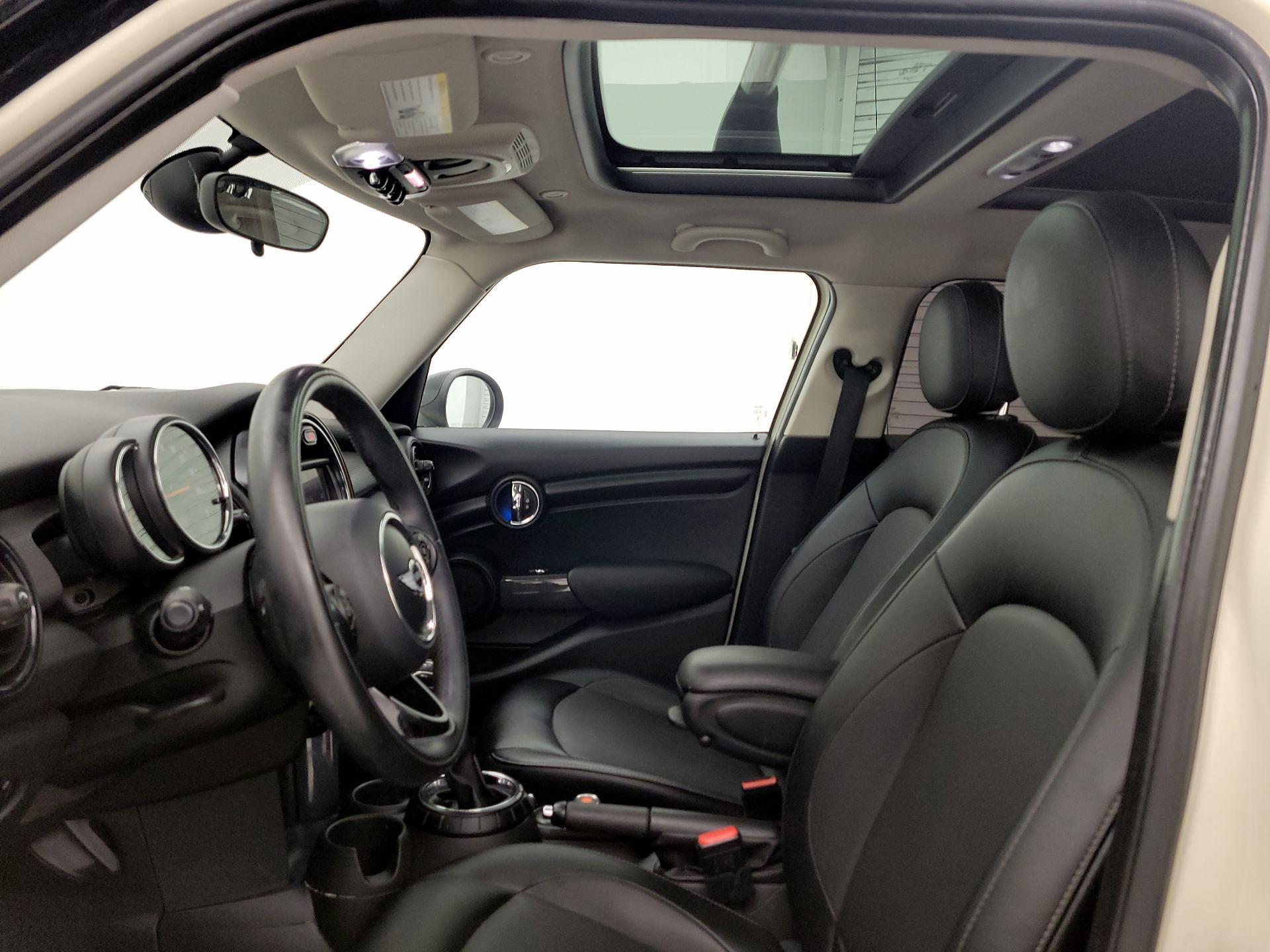 Thumbnail: 2016 MINI Cooper Hardtop - 18