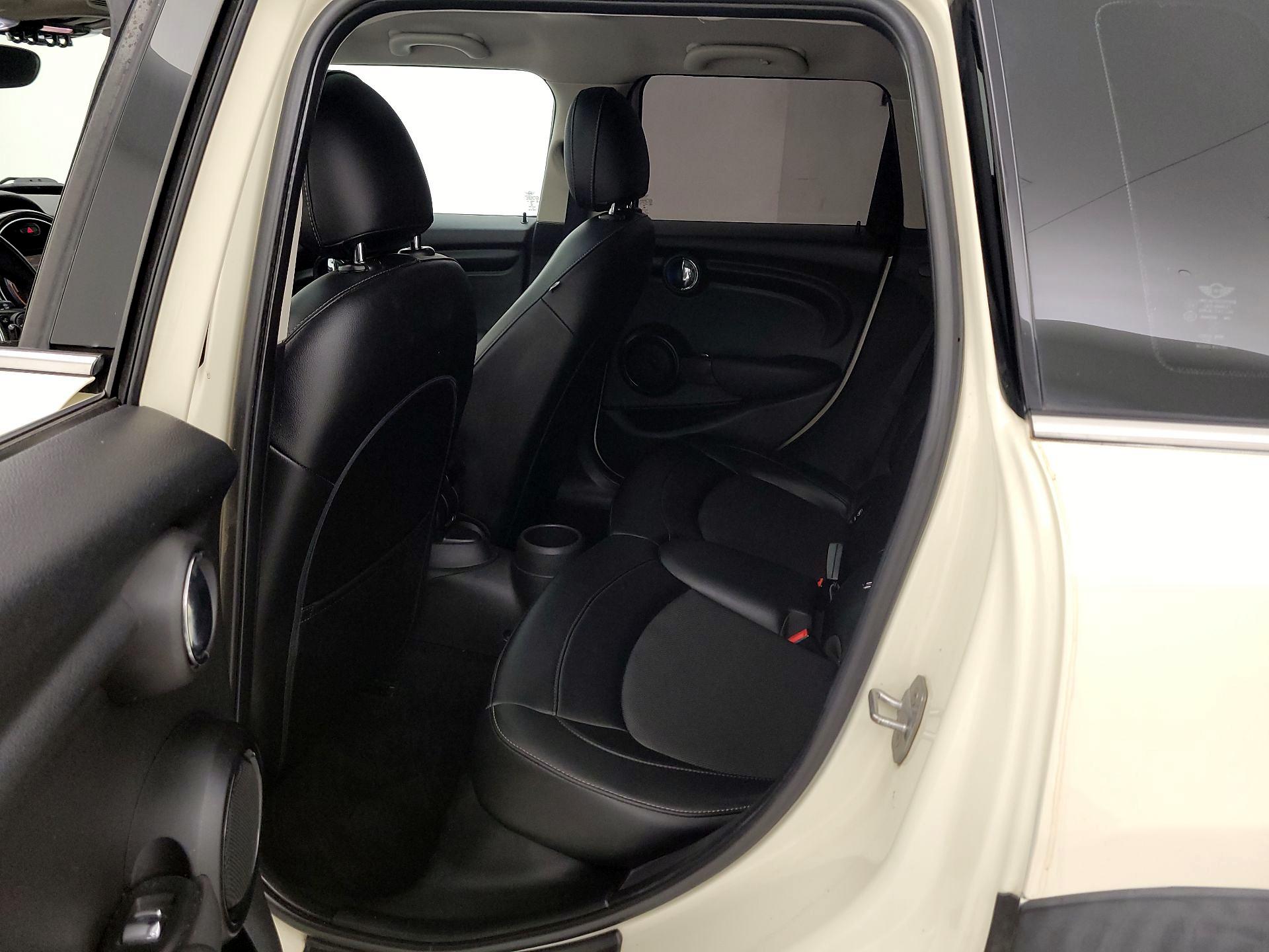 Thumbnail: 2016 MINI Cooper Hardtop - 19