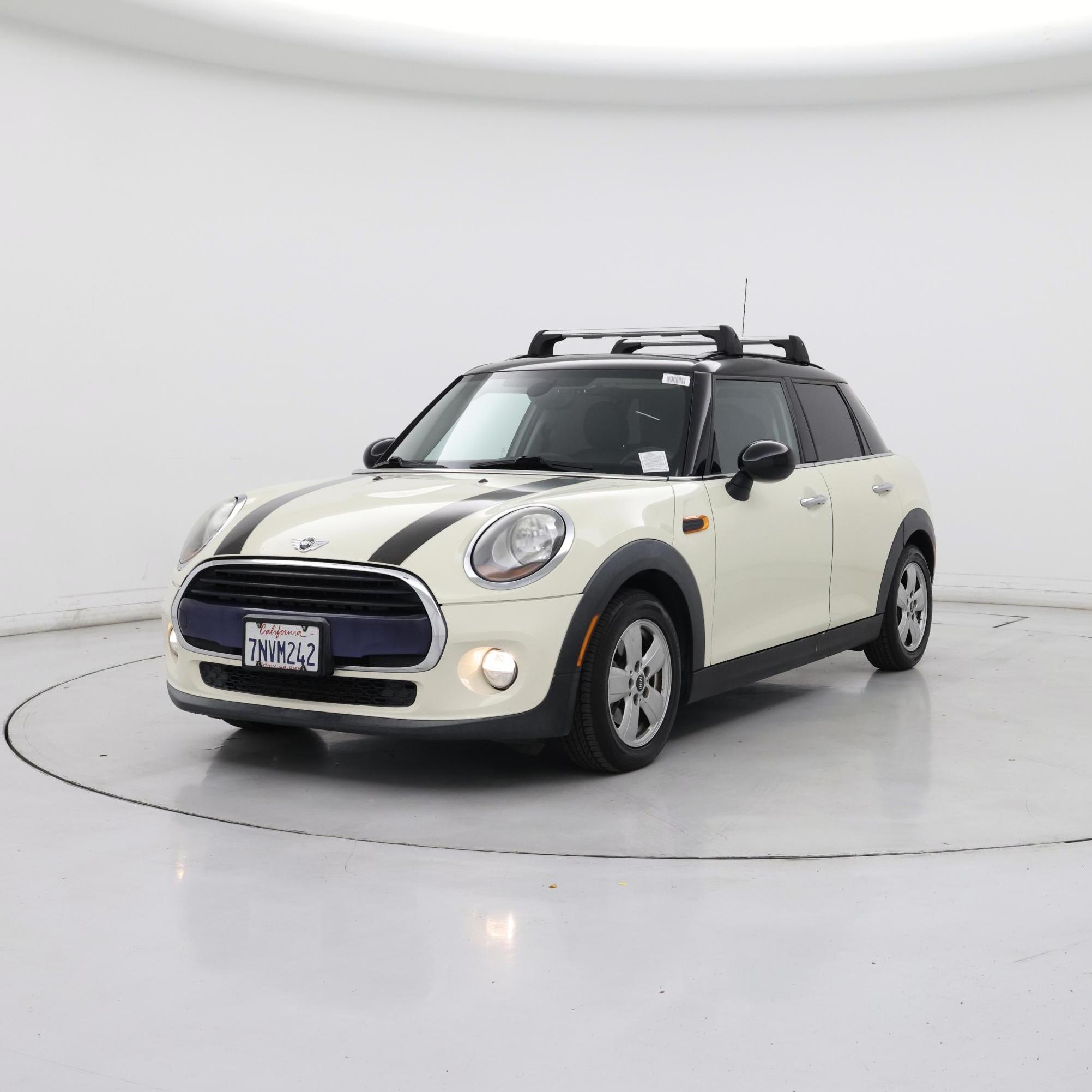 Thumbnail: 2016 MINI Cooper Hardtop - 4