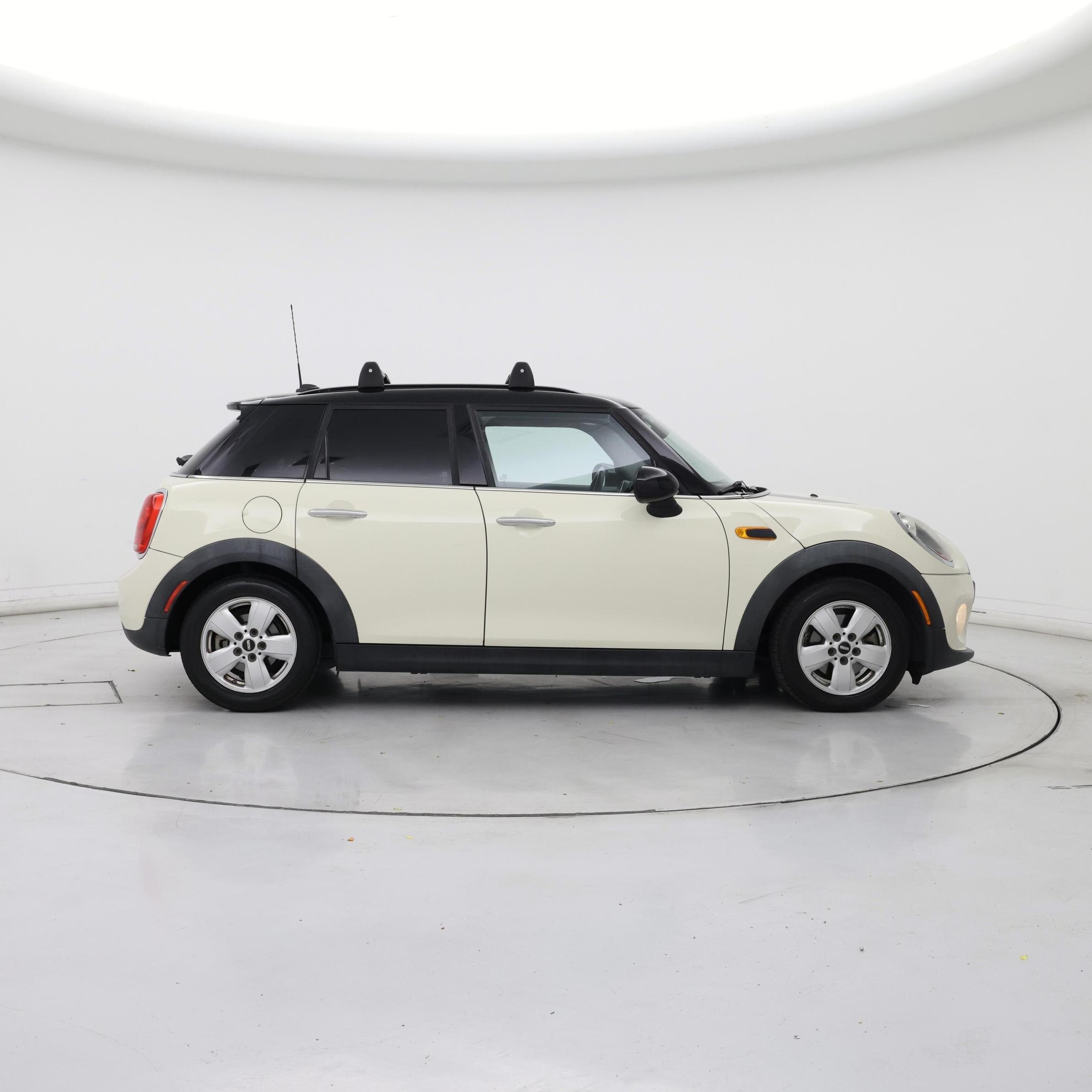 Thumbnail: 2016 MINI Cooper Hardtop - 7