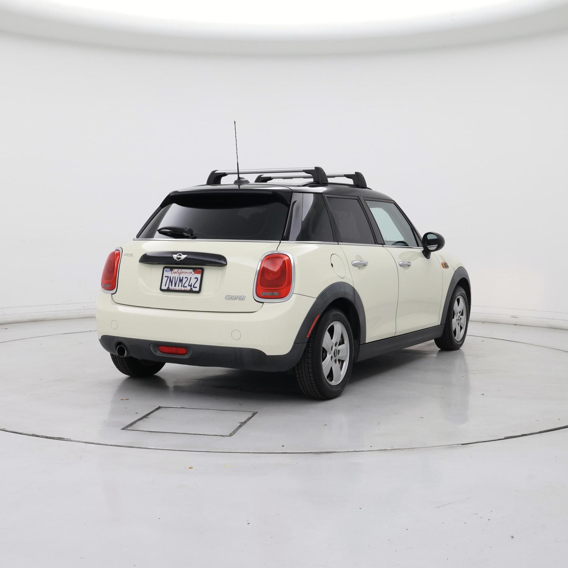 Thumbnail: 2016 MINI Cooper Hardtop - 8