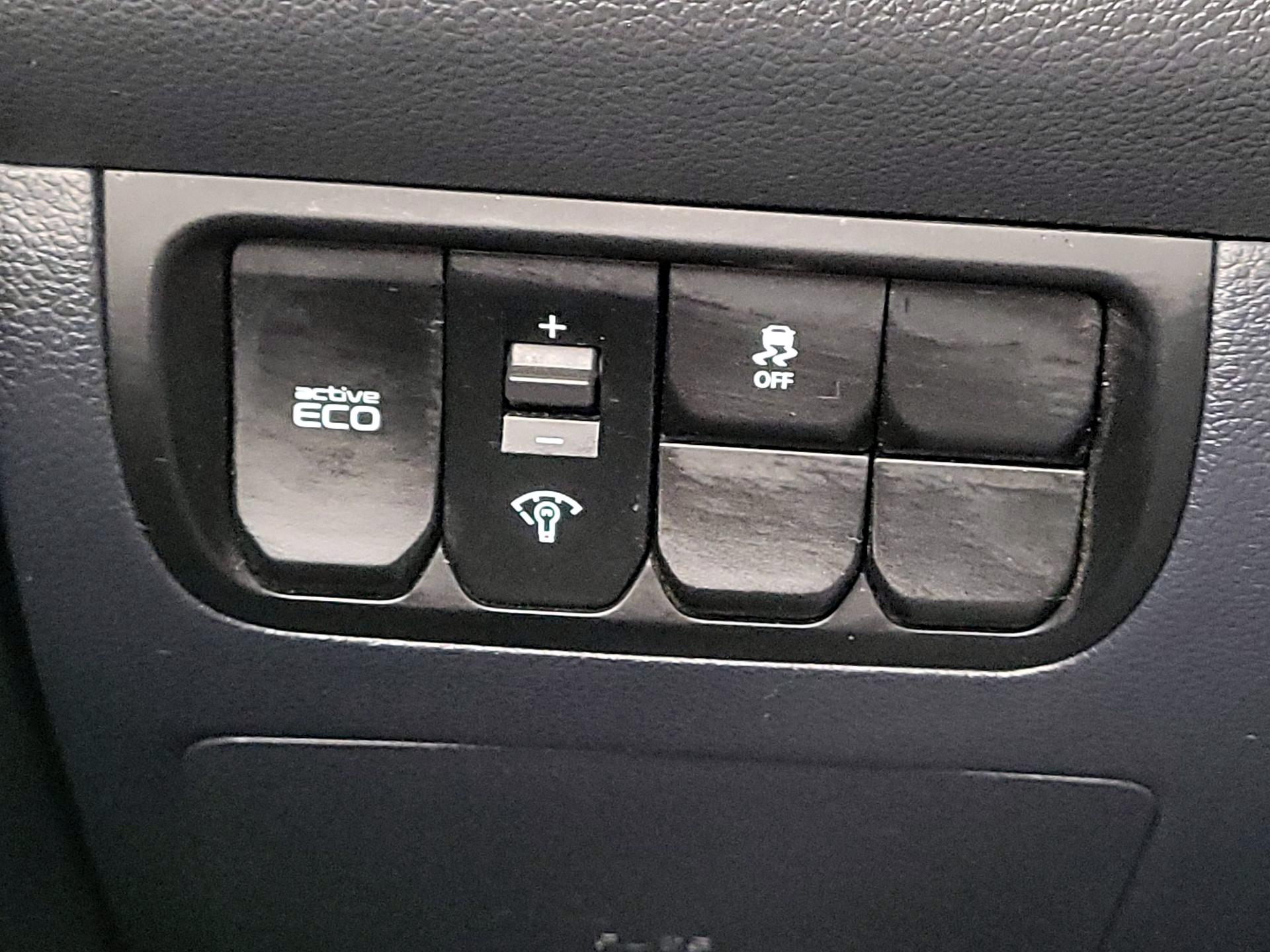 Thumbnail: 2017 Kia Rio - 13