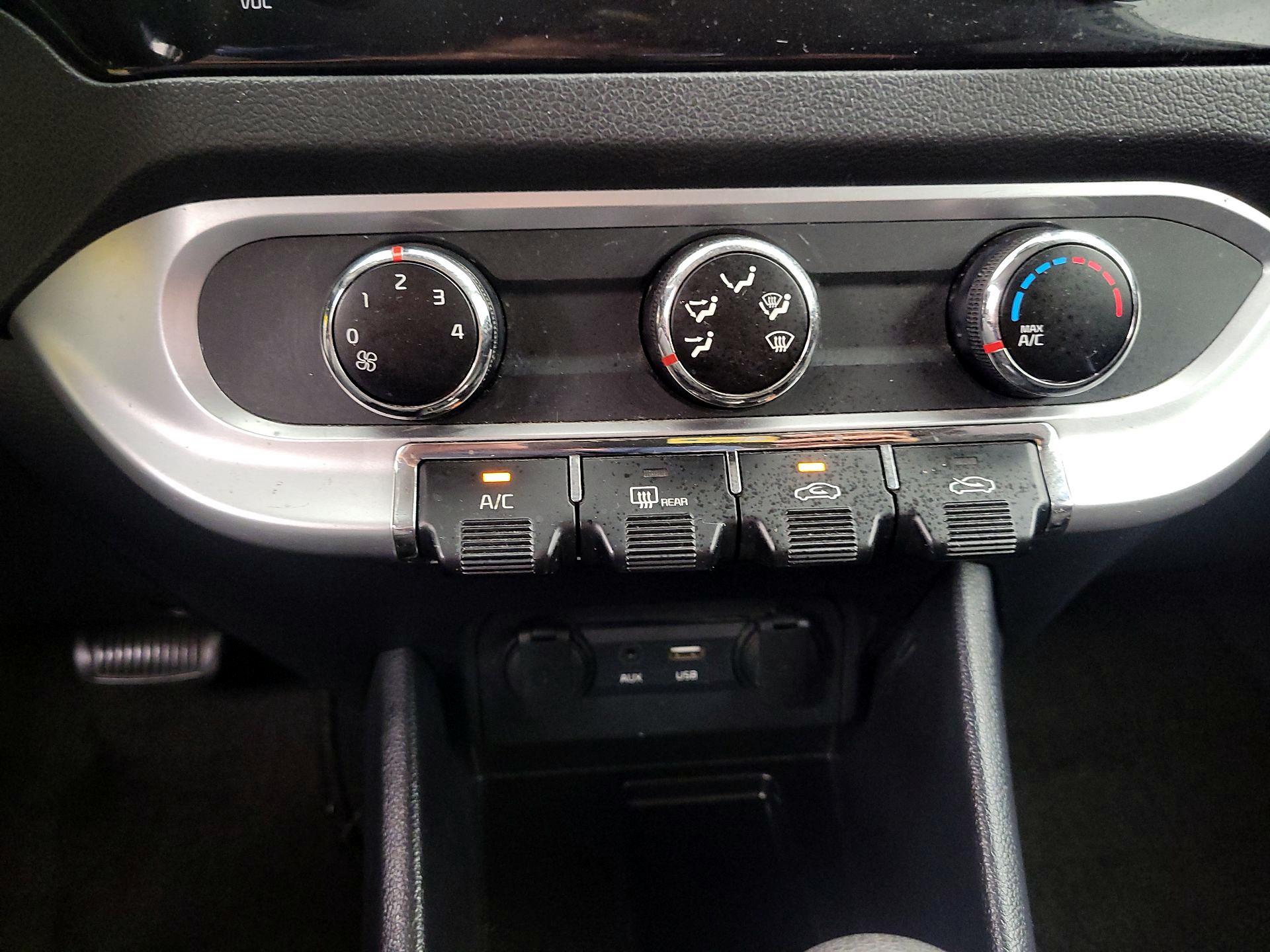 Thumbnail: 2017 Kia Rio - 15