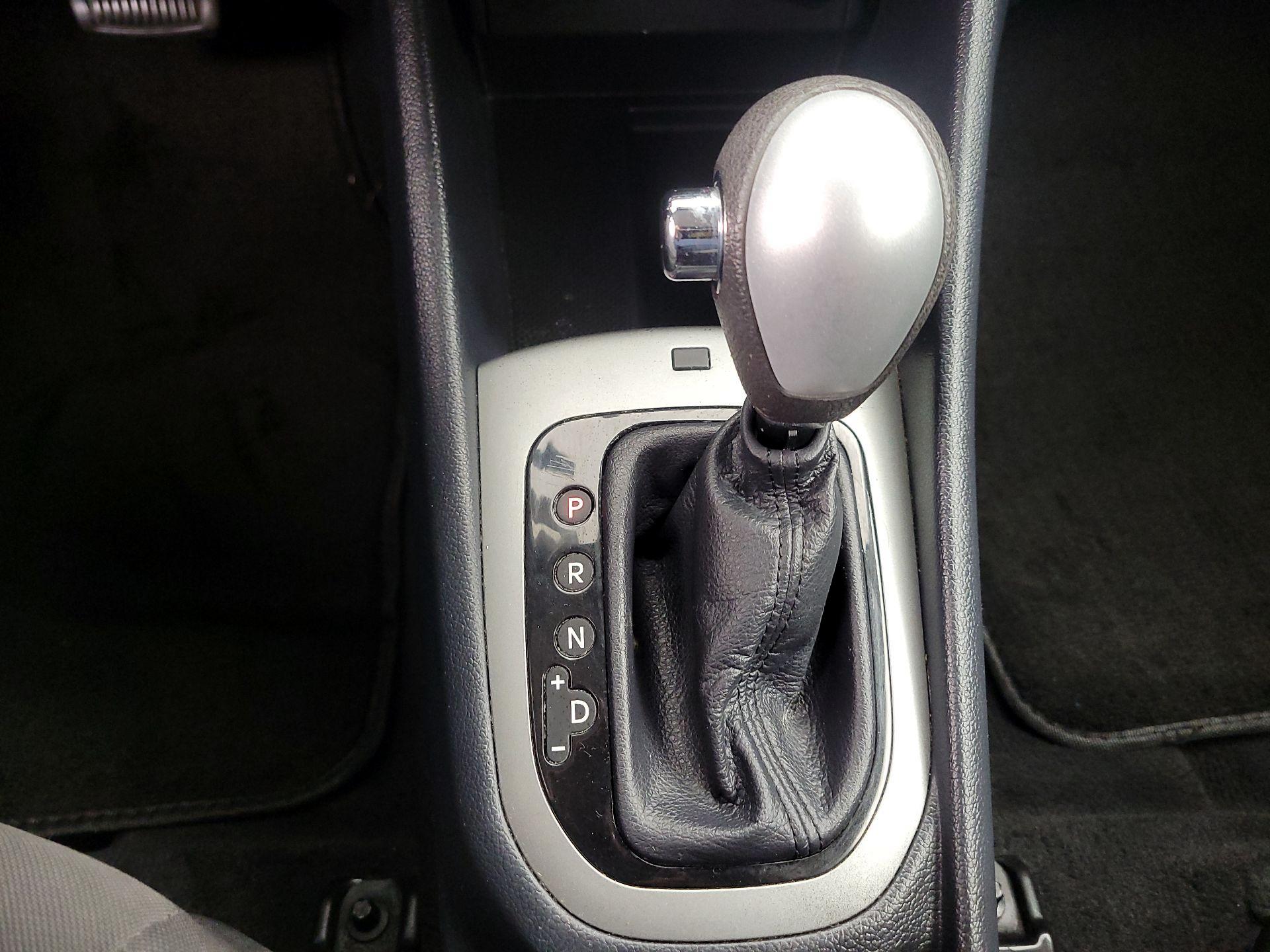 Thumbnail: 2017 Kia Rio - 16