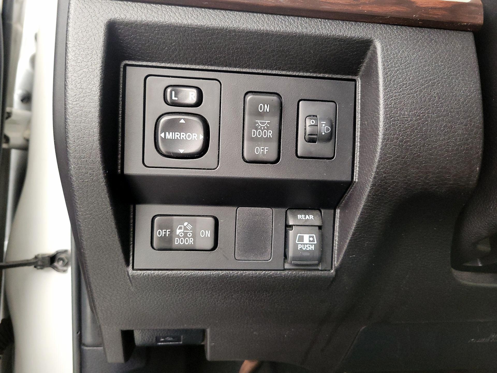 Thumbnail: 2015 Toyota Tundra - 13