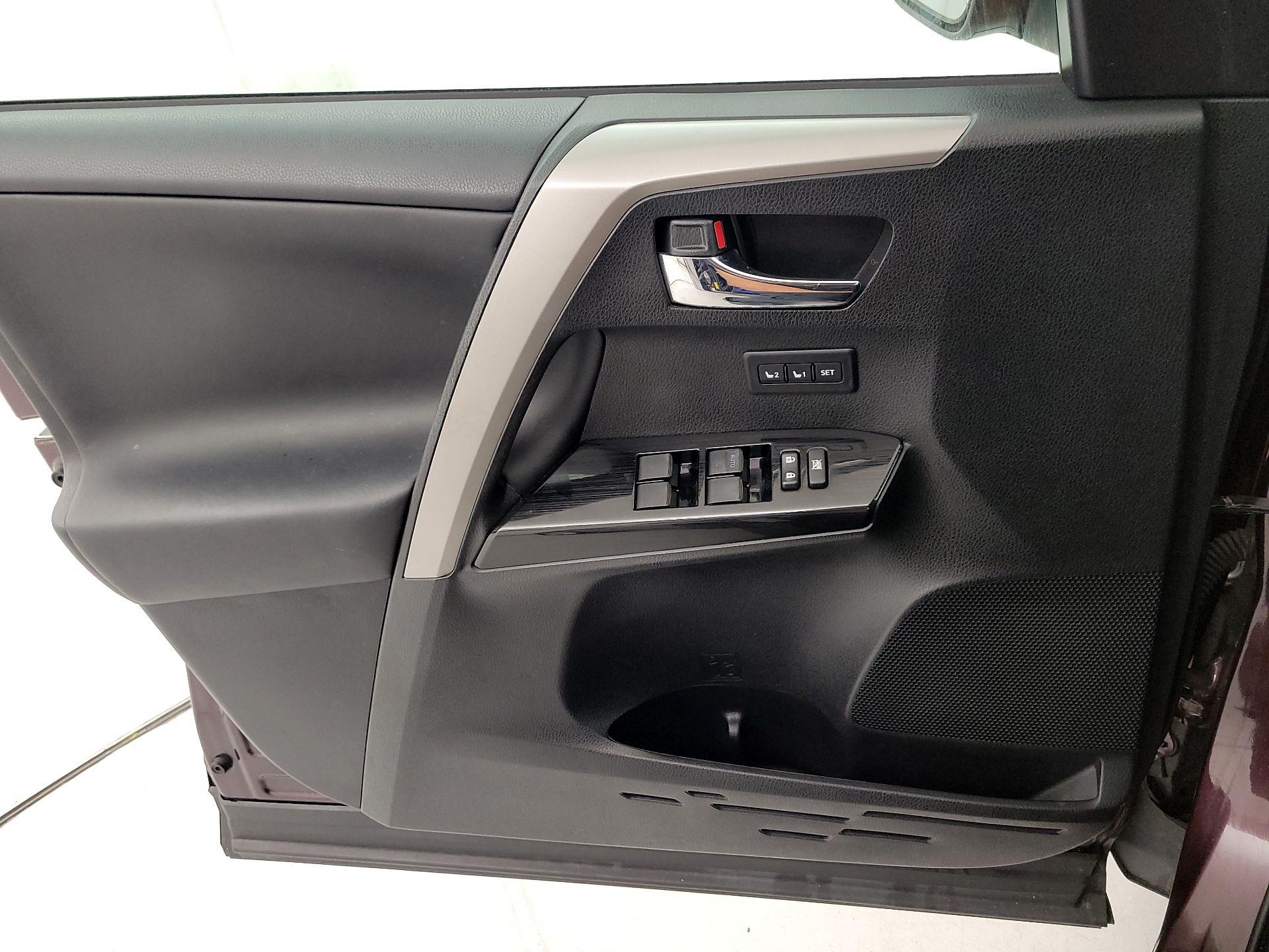 Thumbnail: 2016 Toyota RAV4 - 12