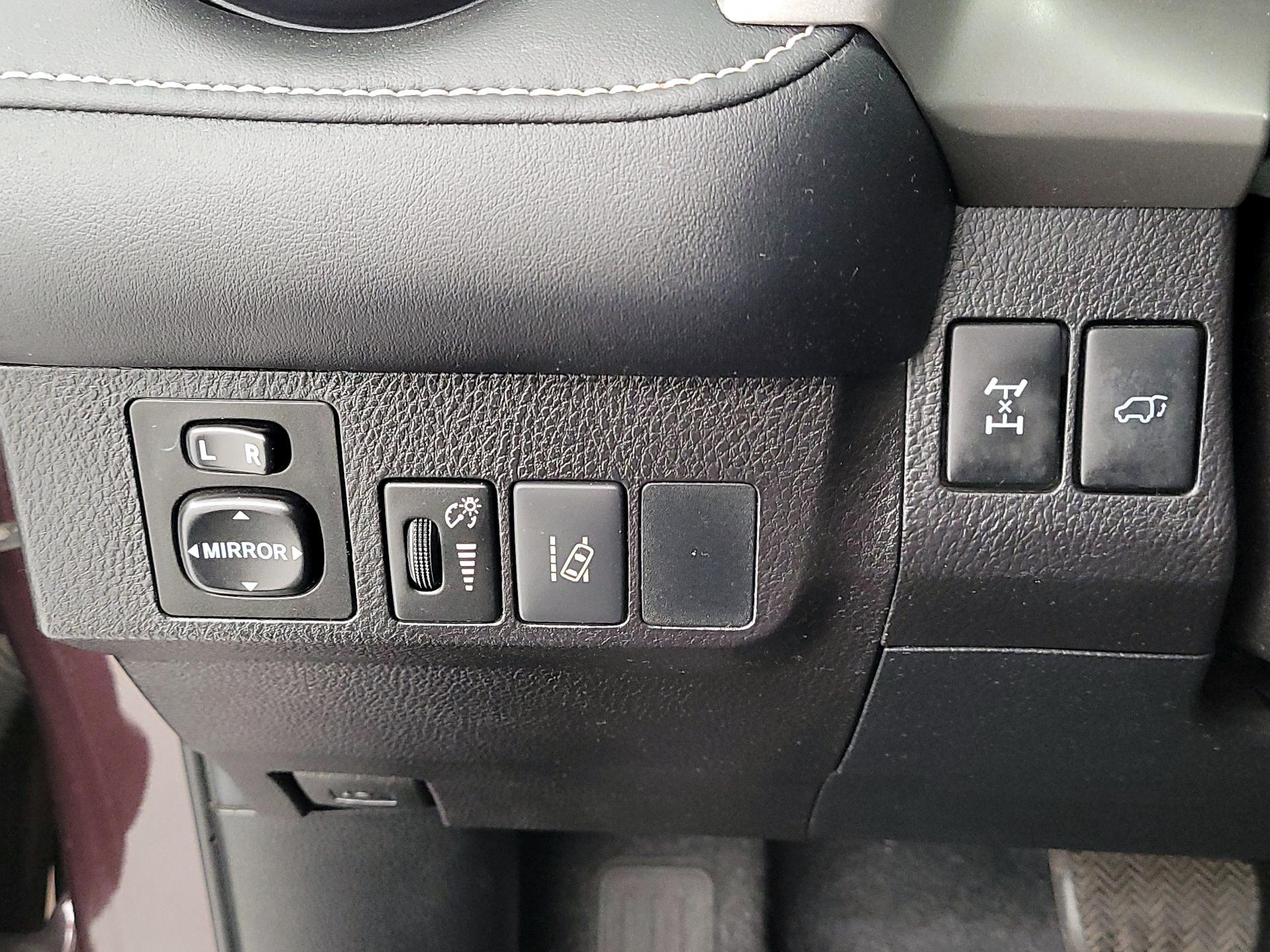 Thumbnail: 2016 Toyota RAV4 - 13