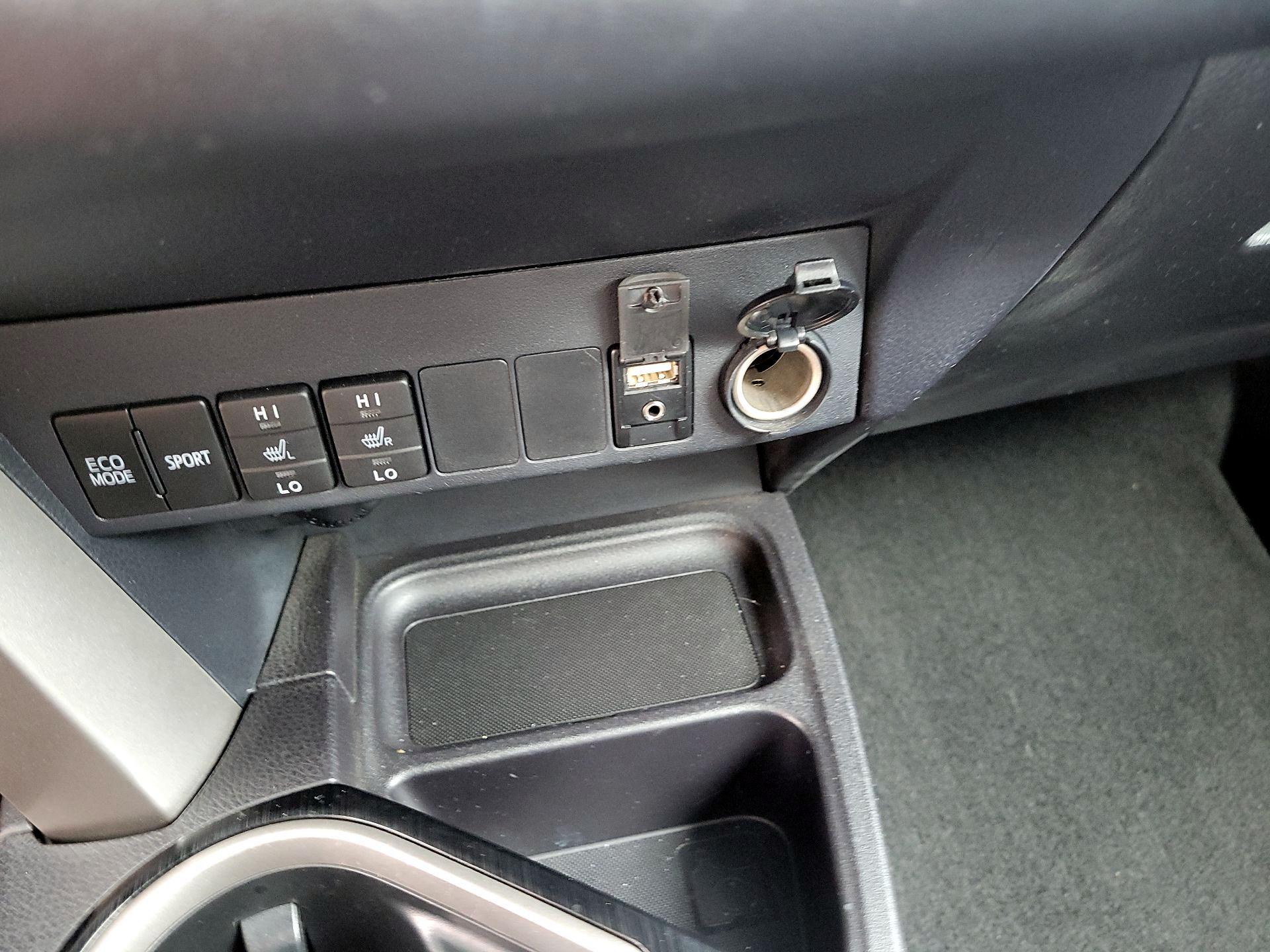 Thumbnail: 2016 Toyota RAV4 - 18