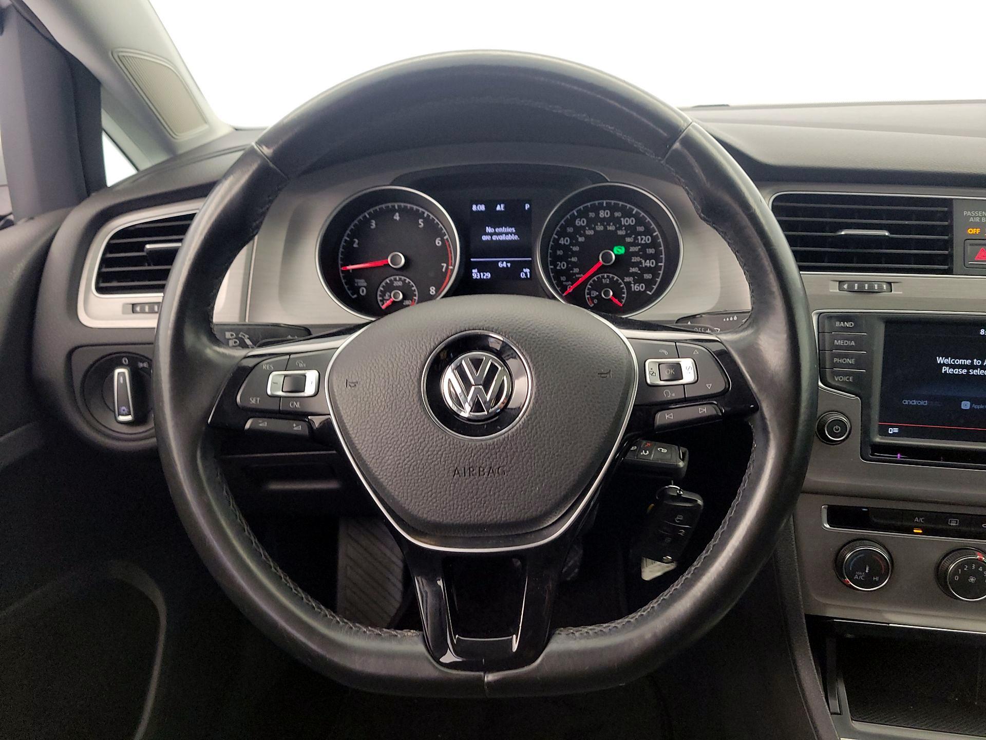 Thumbnail: 2016 Volkswagen Golf - 10