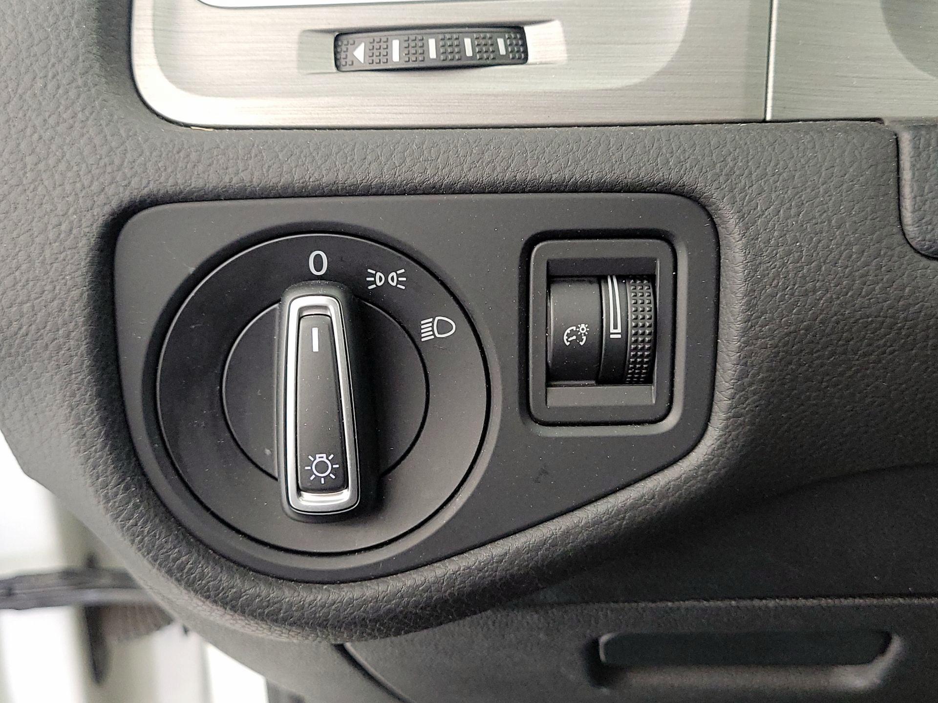 Thumbnail: 2016 Volkswagen Golf - 13