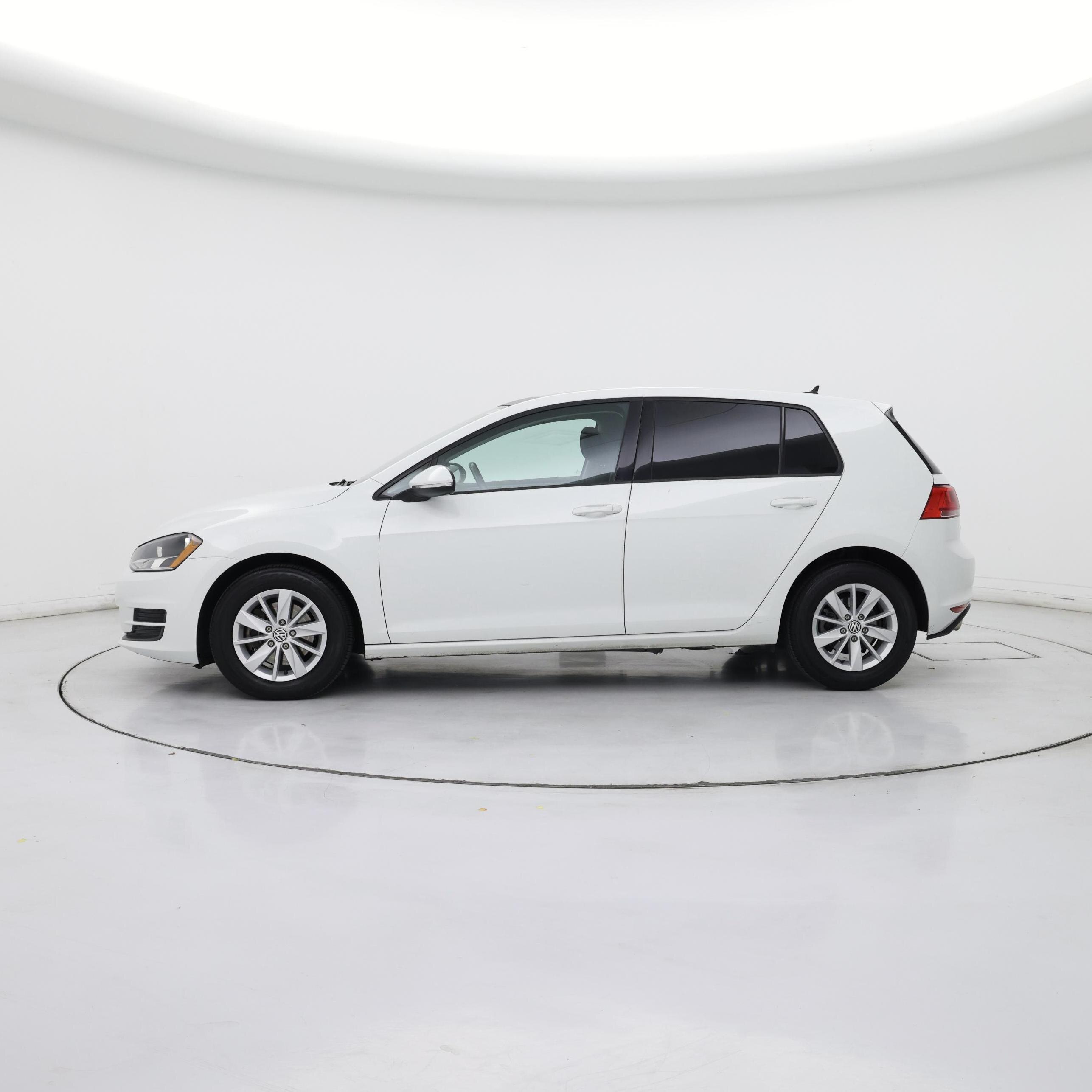 Thumbnail: 2016 Volkswagen Golf - 3