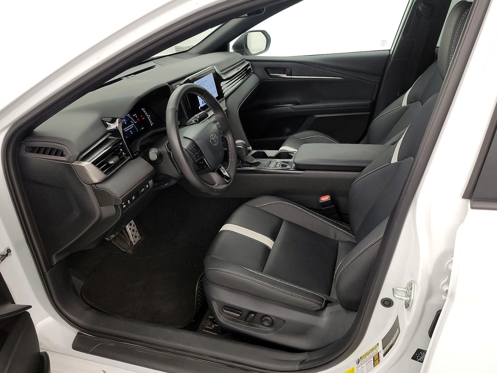 2026 Toyota Camry SE - Photo 12