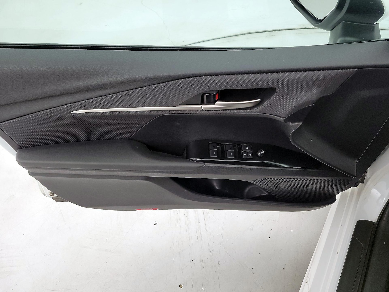 2026 Toyota Camry SE - Photo 13