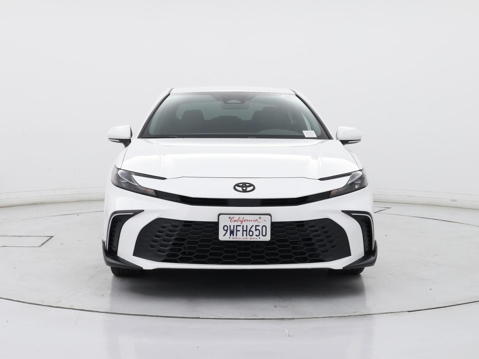 2026 Toyota Camry SE - Photo 6