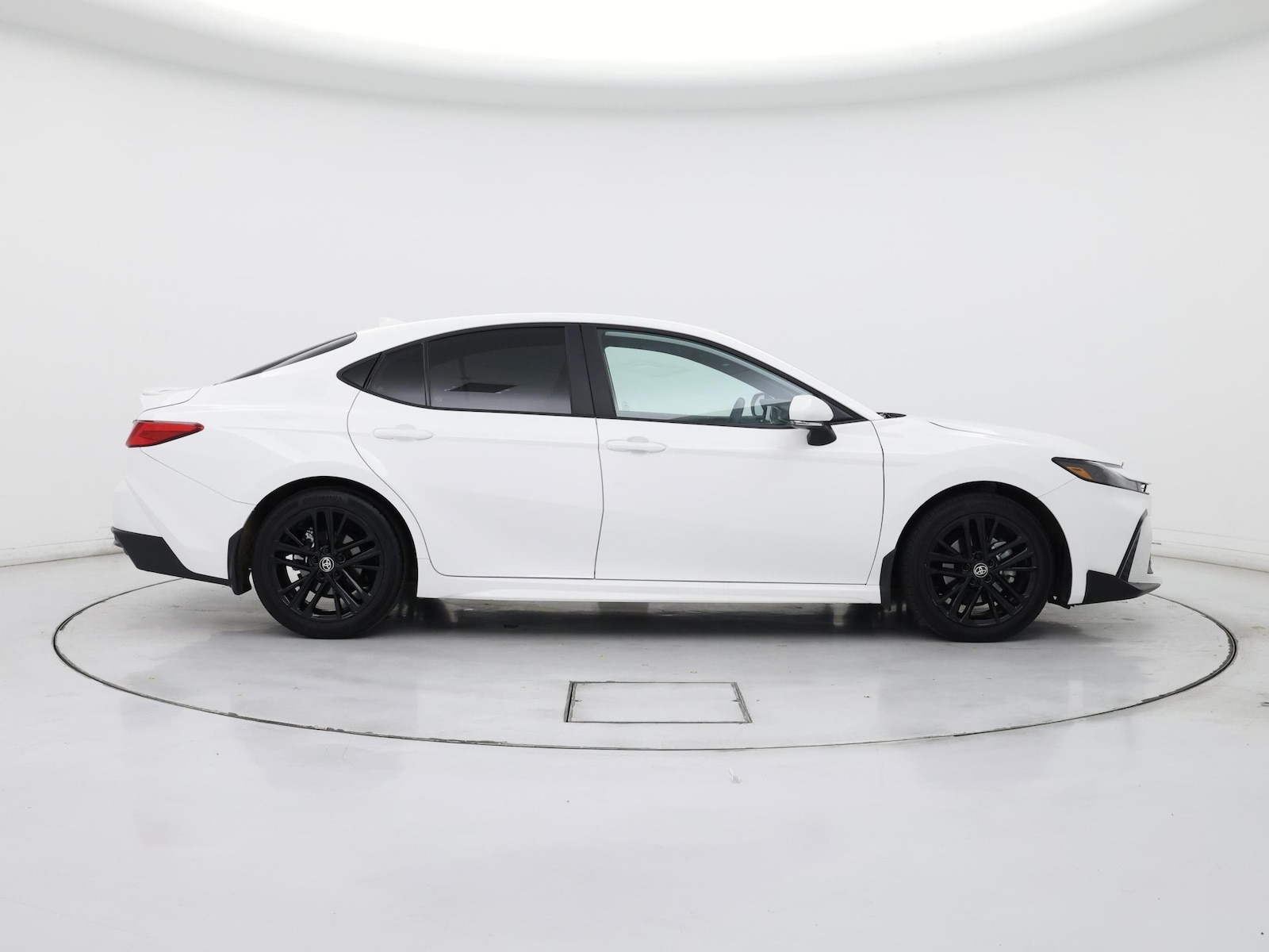 2026 Toyota Camry SE - Photo 8
