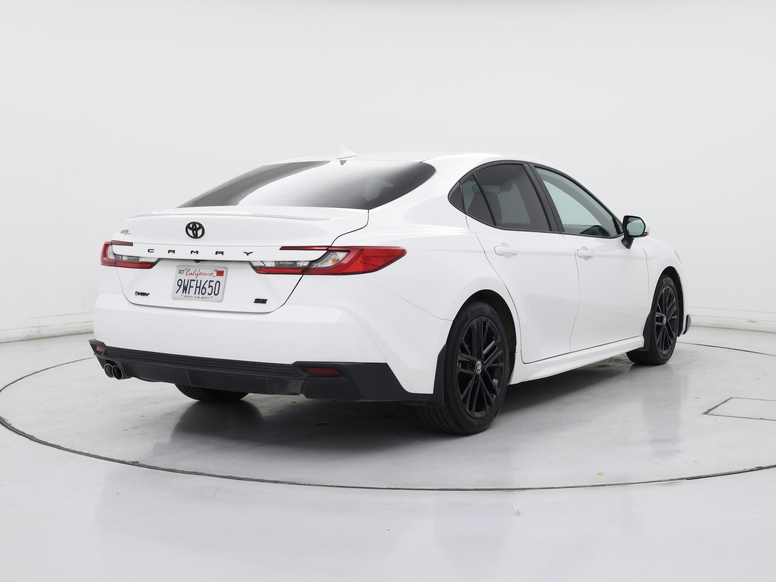 2026 Toyota Camry SE - Photo 9