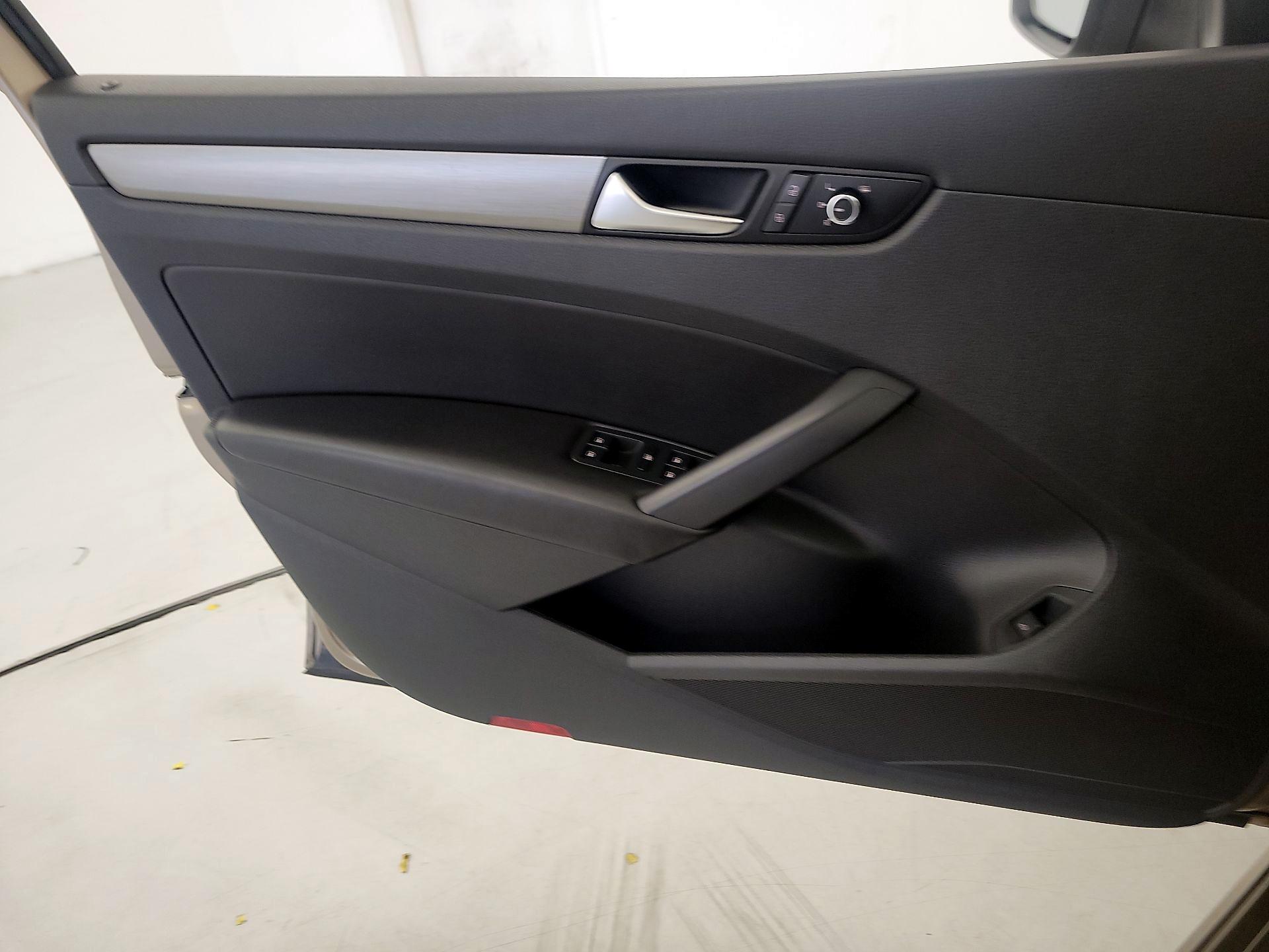 Thumbnail: 2015 Volkswagen Passat - 12