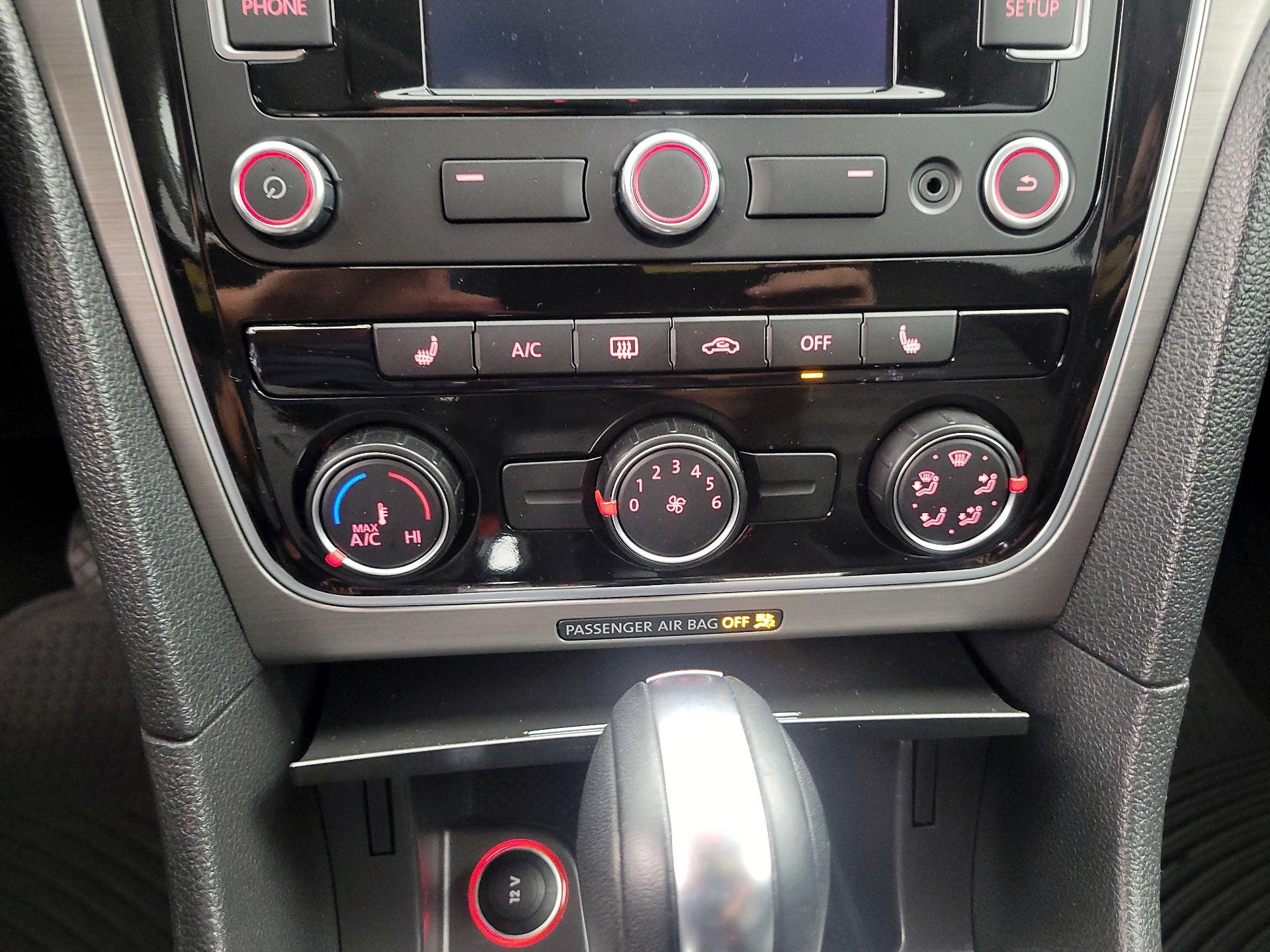 Thumbnail: 2015 Volkswagen Passat - 16