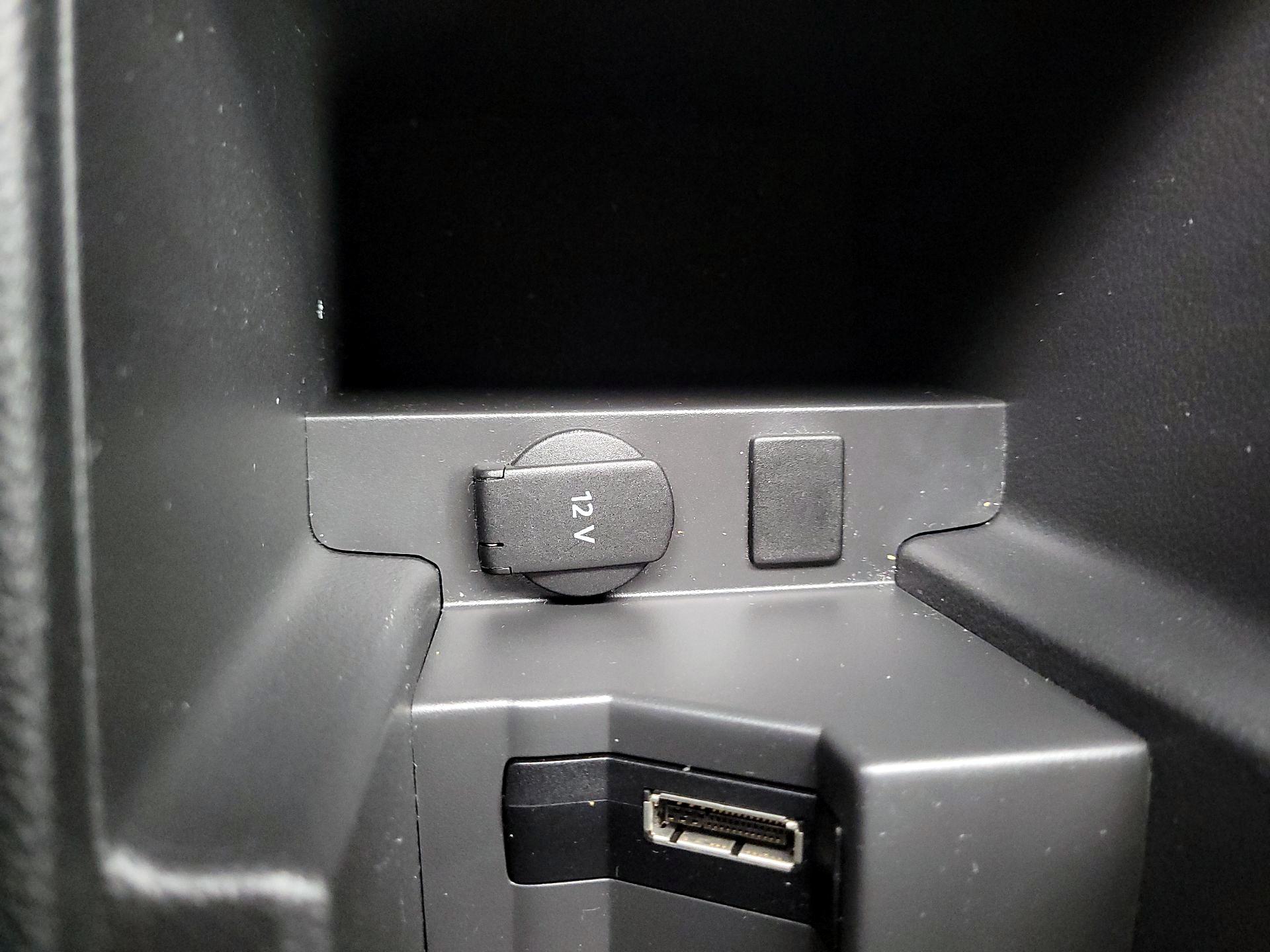 Thumbnail: 2015 Volkswagen Passat - 18