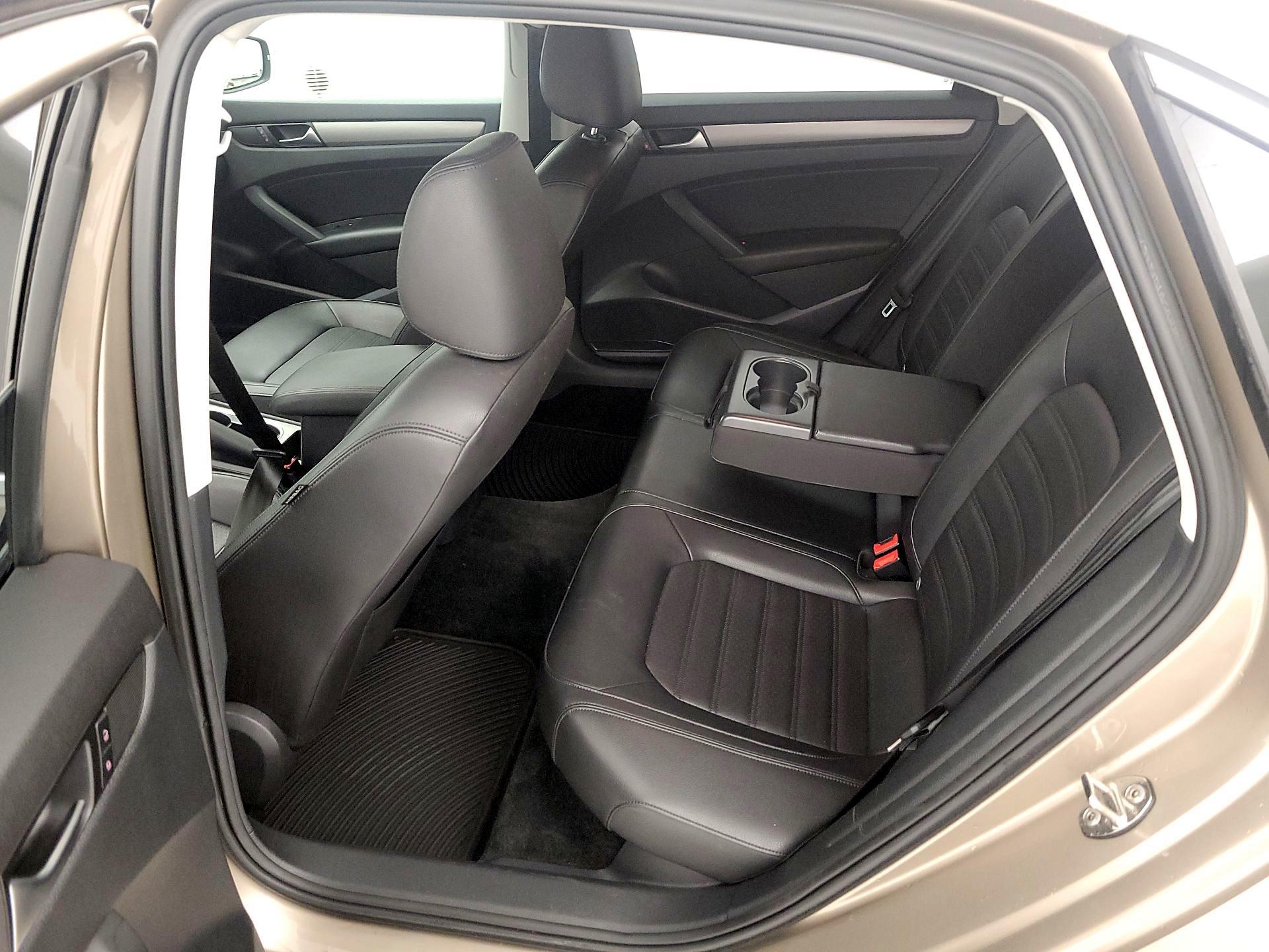 Thumbnail: 2015 Volkswagen Passat - 19