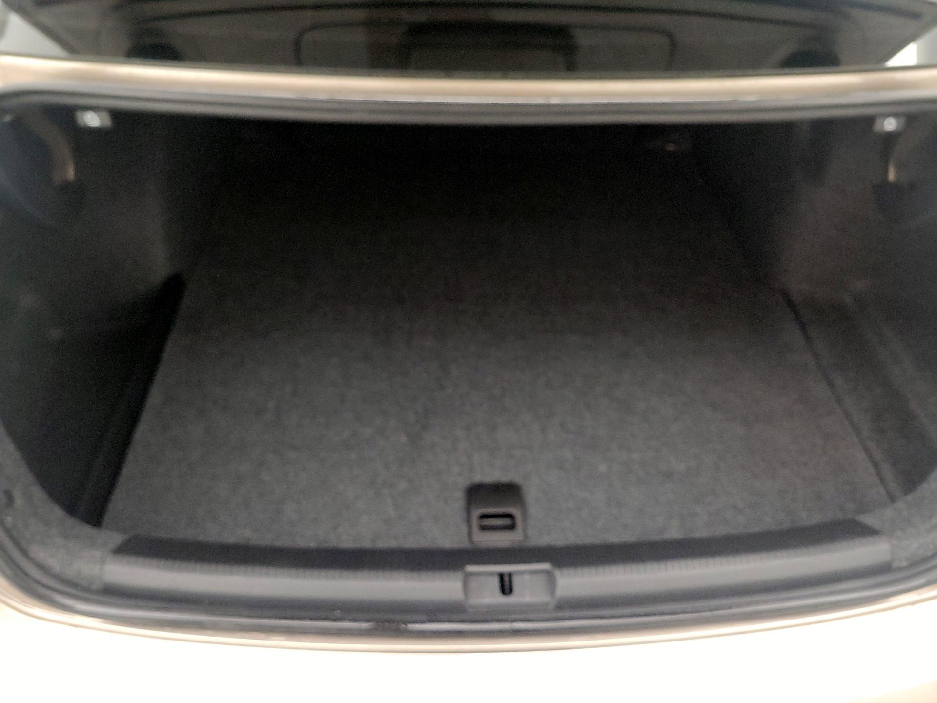 Thumbnail: 2015 Volkswagen Passat - 20