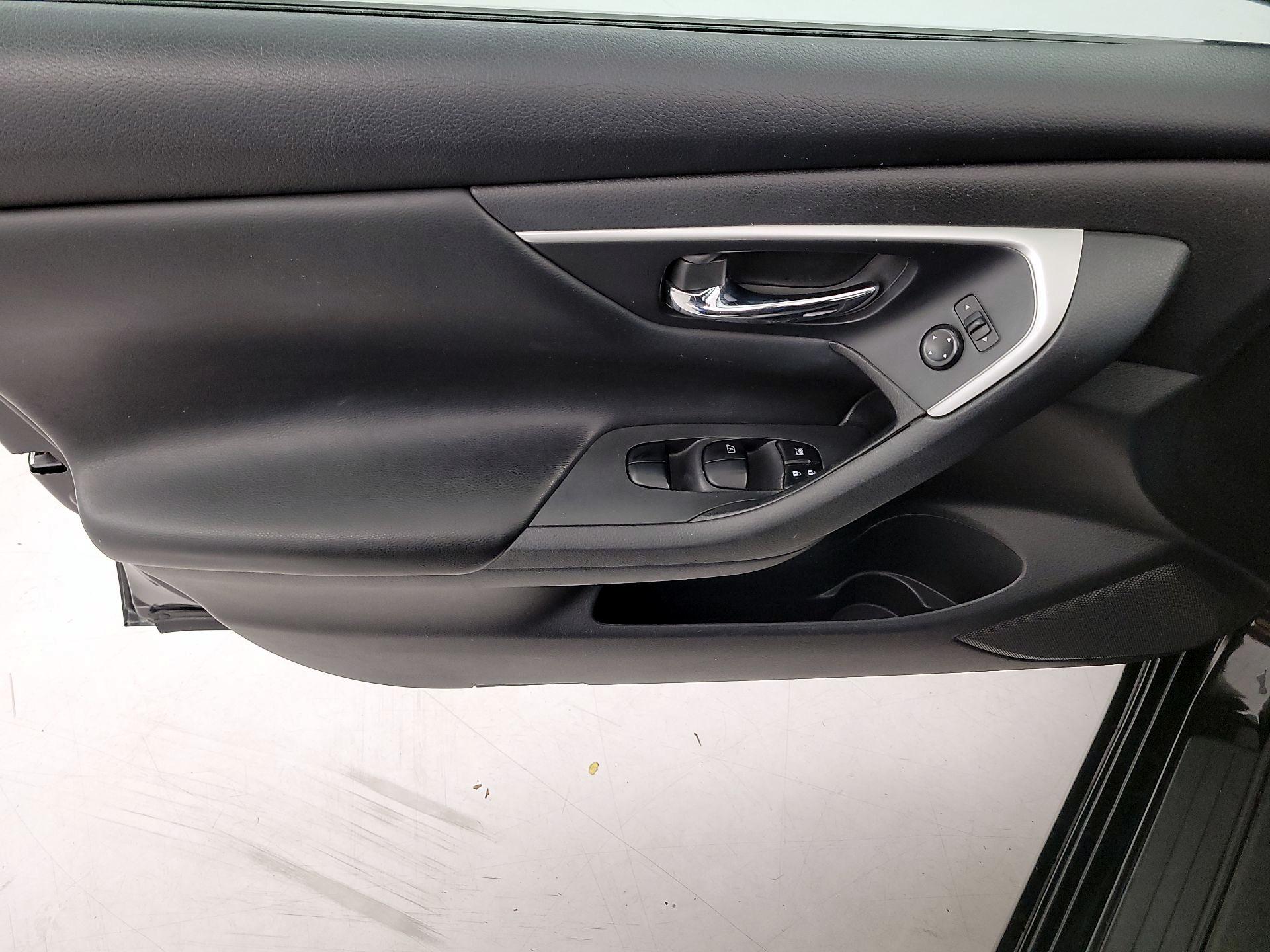 Thumbnail: 2018 Nissan Altima - 12
