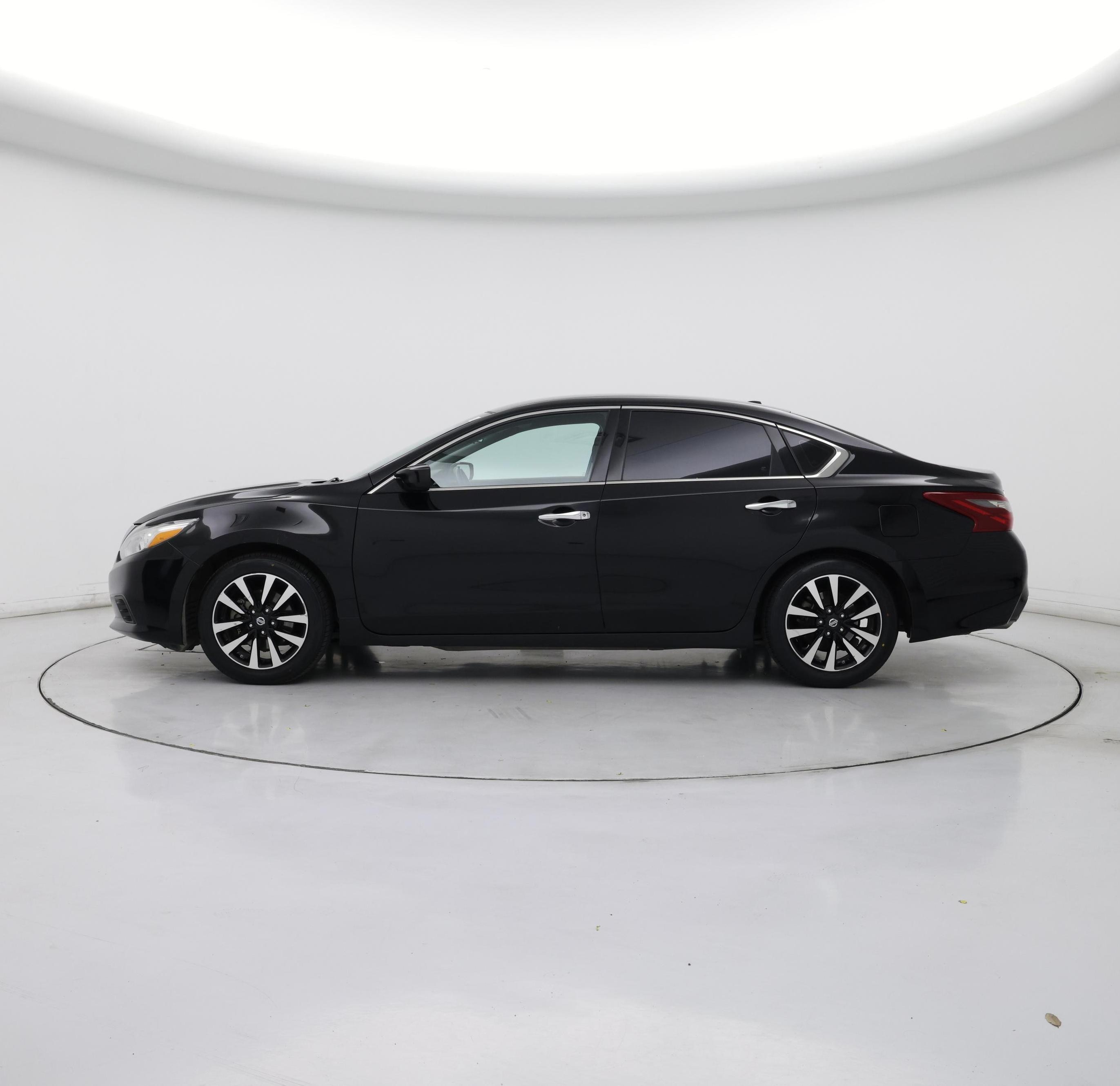Thumbnail: 2018 Nissan Altima - 3