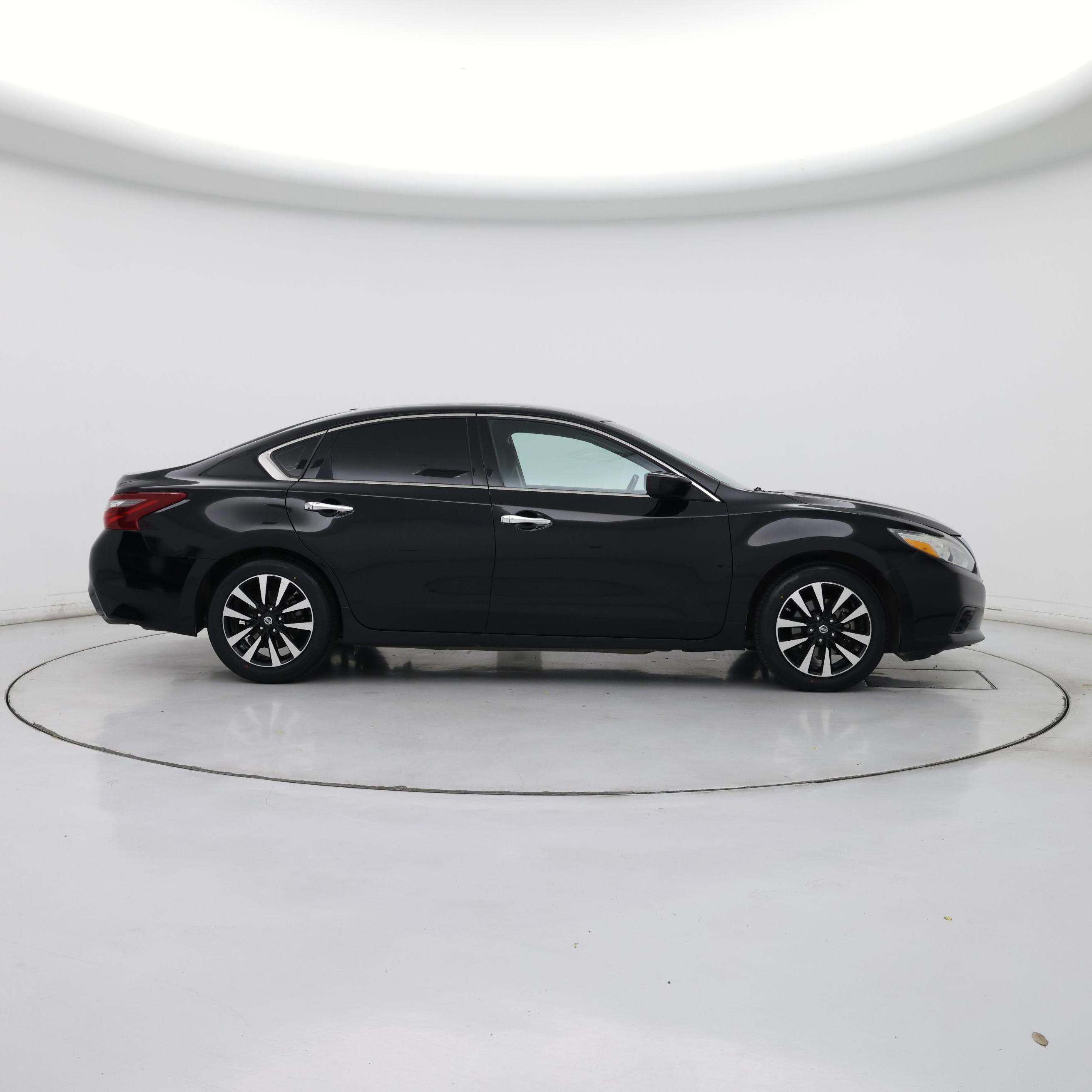 Thumbnail: 2018 Nissan Altima - 7