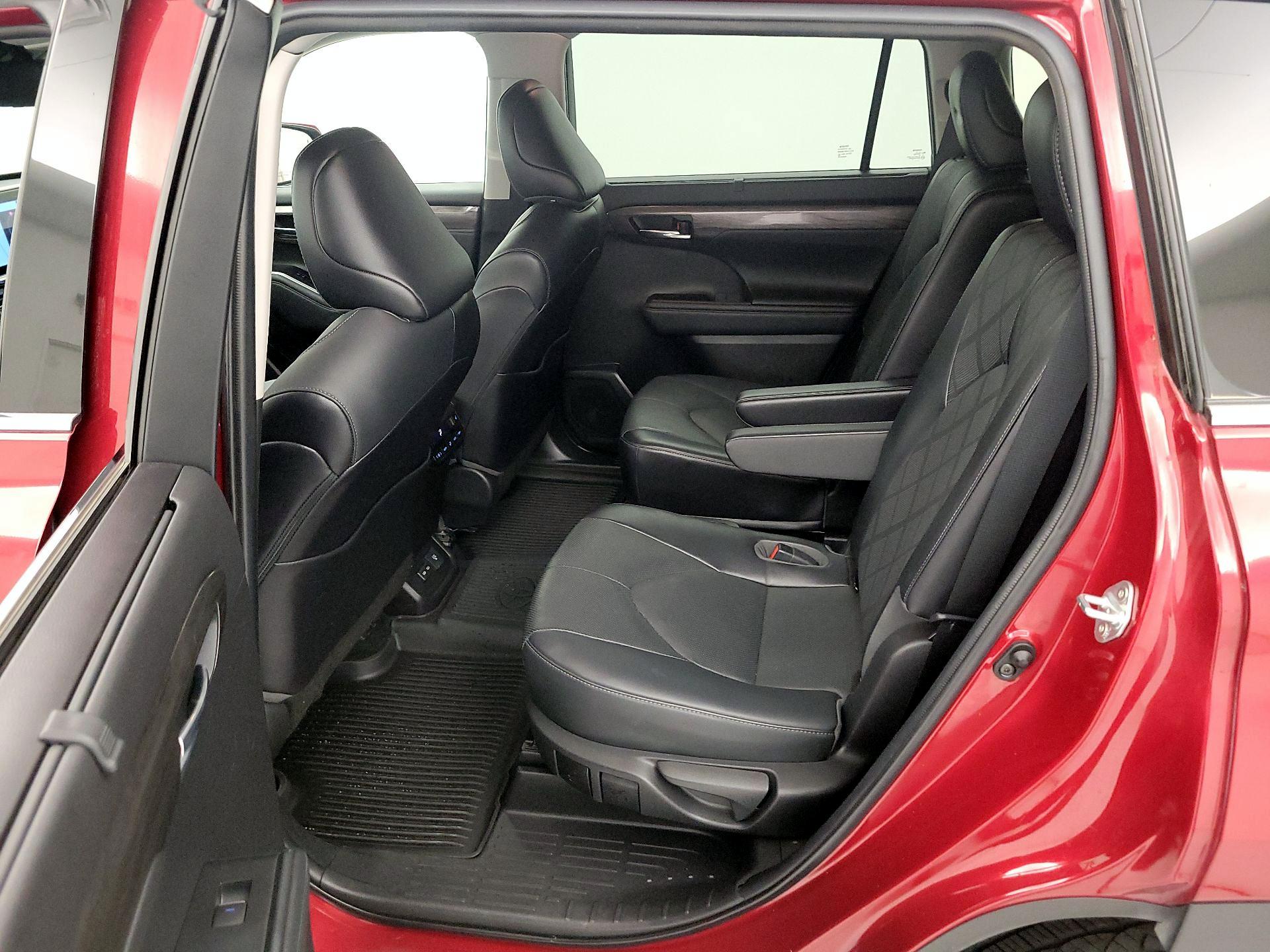 Thumbnail: 2022 Toyota Highlander - 20