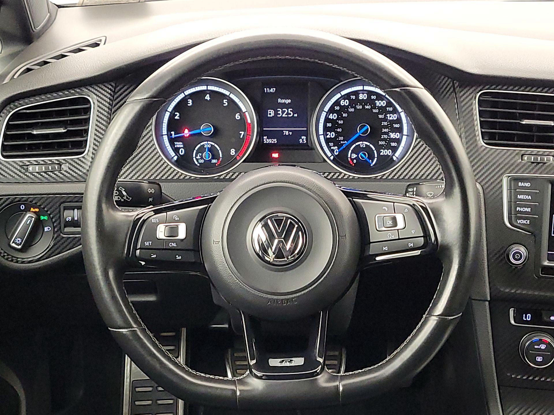 Thumbnail: 2016 Volkswagen Golf - 10