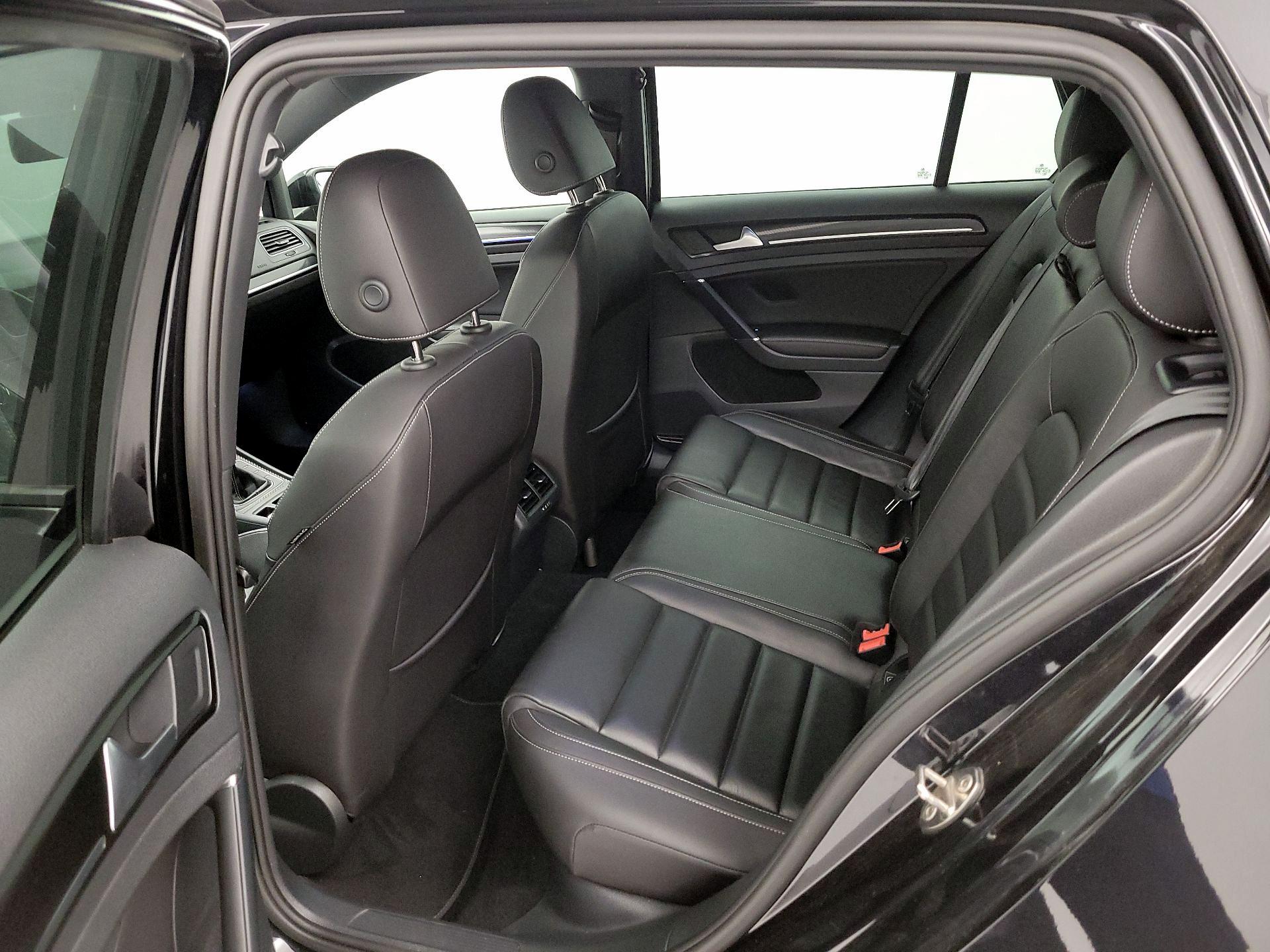 Thumbnail: 2016 Volkswagen Golf - 19