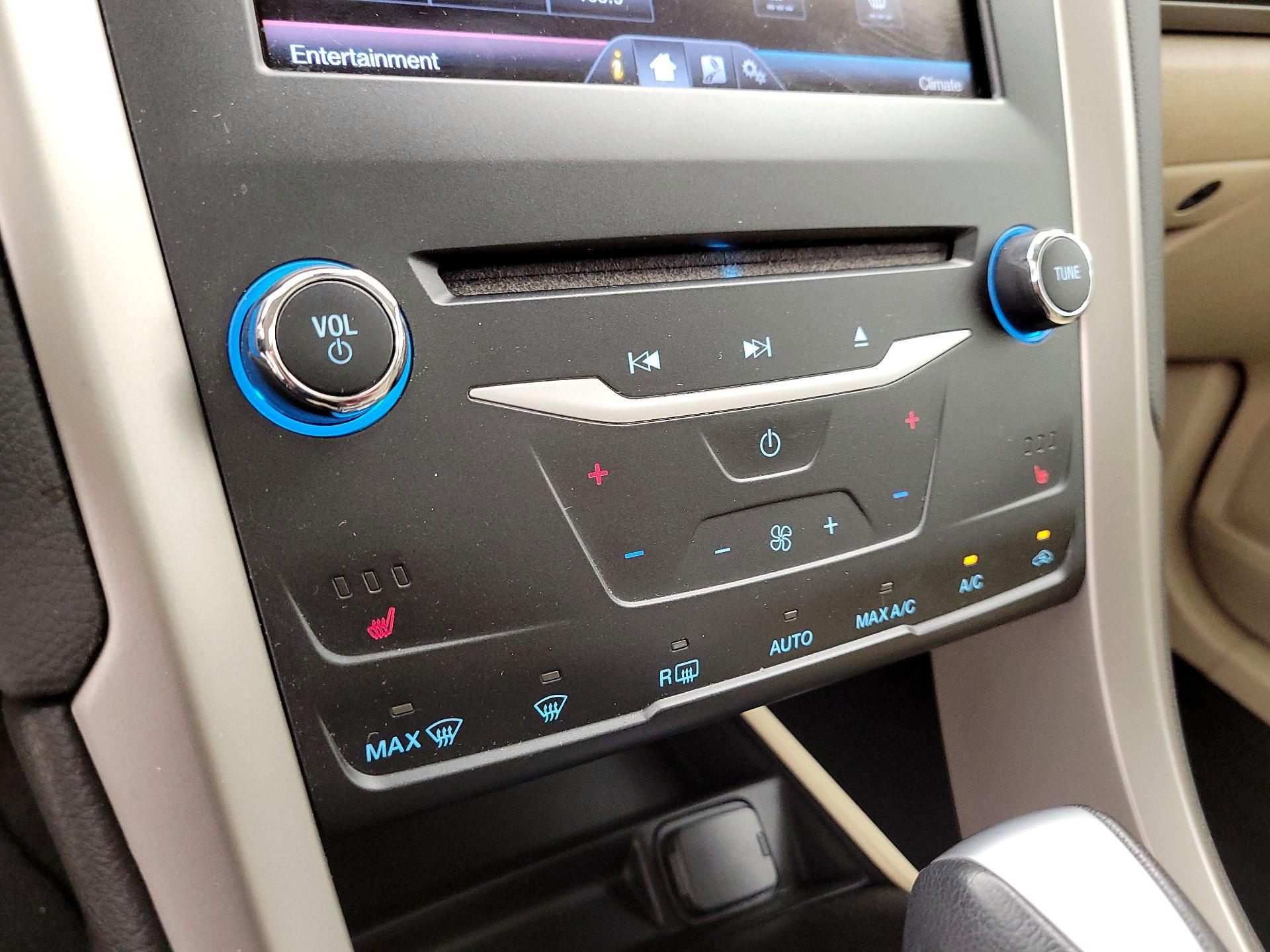 Thumbnail: 2015 Ford Fusion - 16