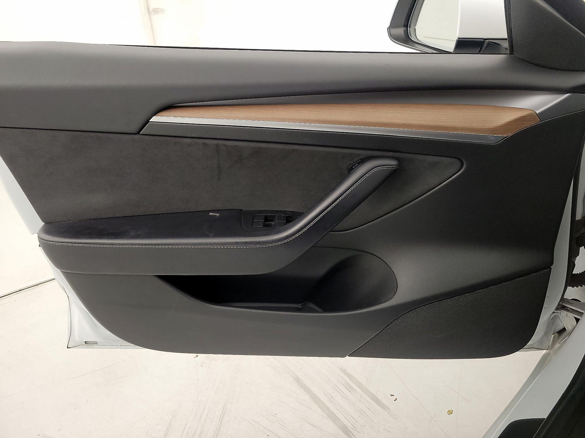 Thumbnail: 2021 Tesla Model 3 - 12