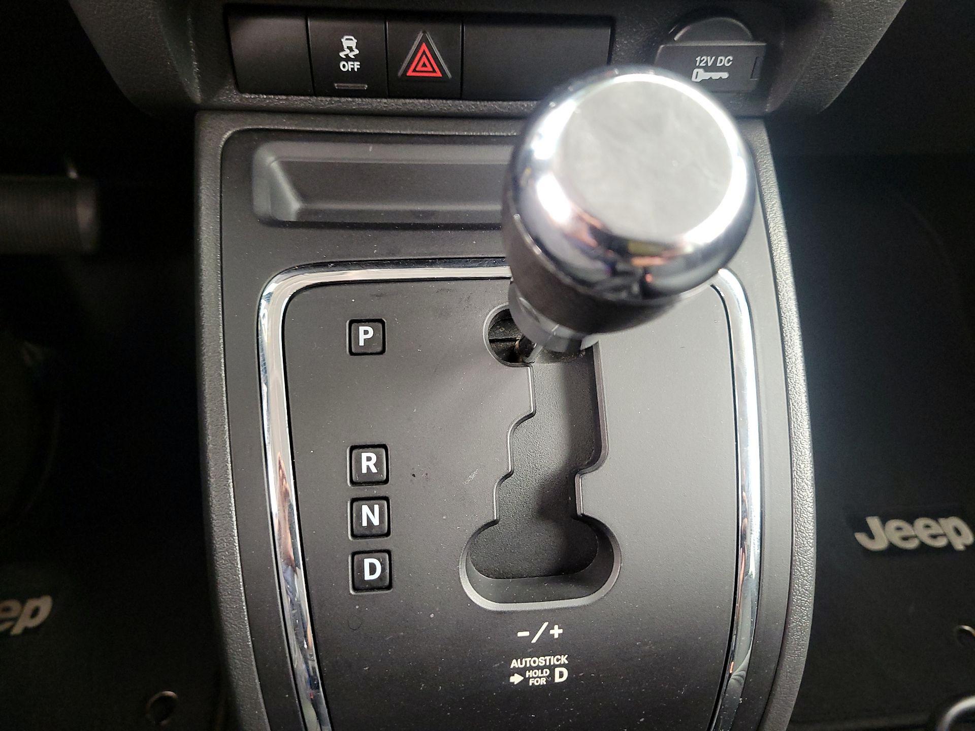 Thumbnail: 2017 Jeep Patriot - 16