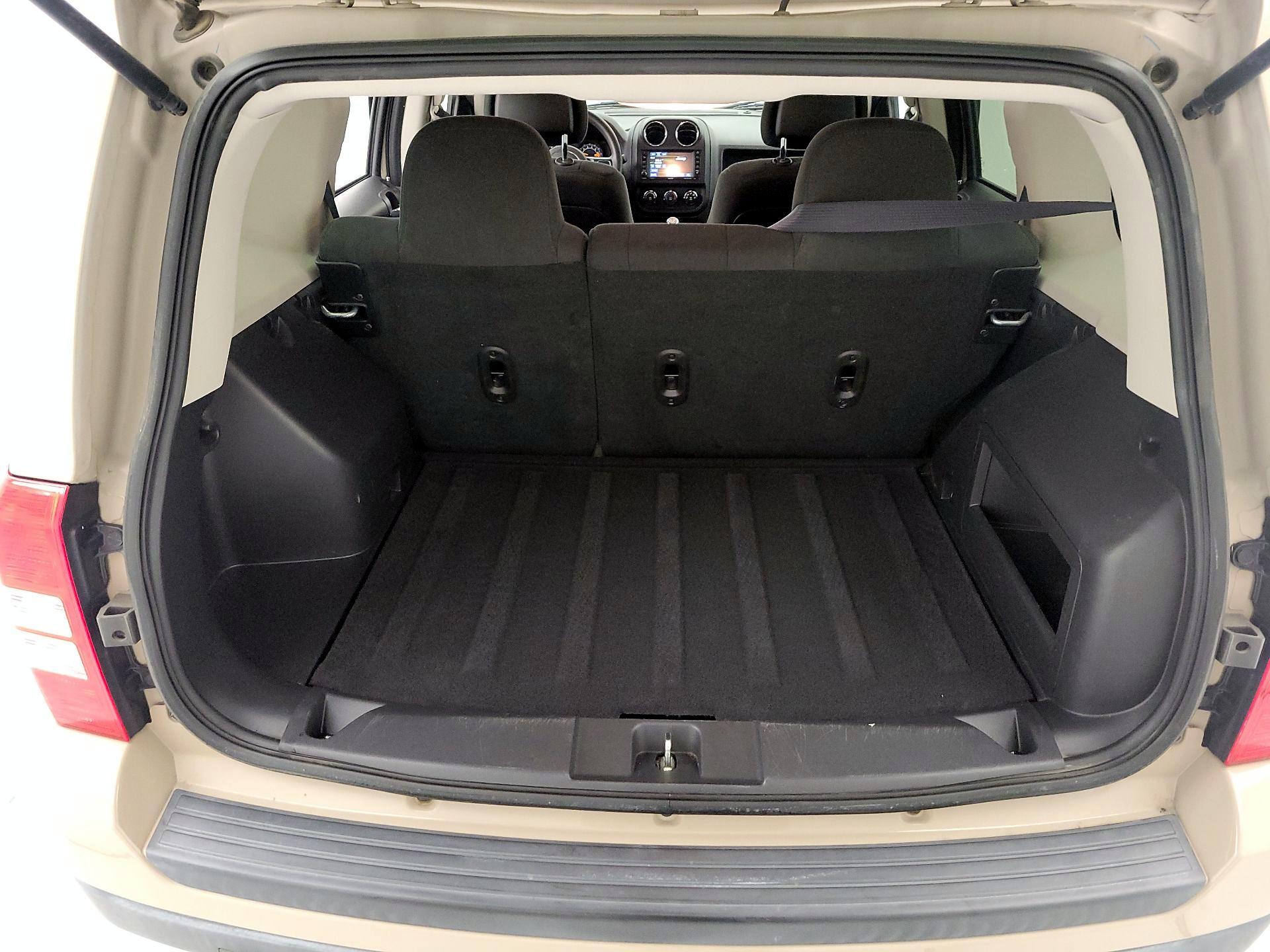 Thumbnail: 2017 Jeep Patriot - 18